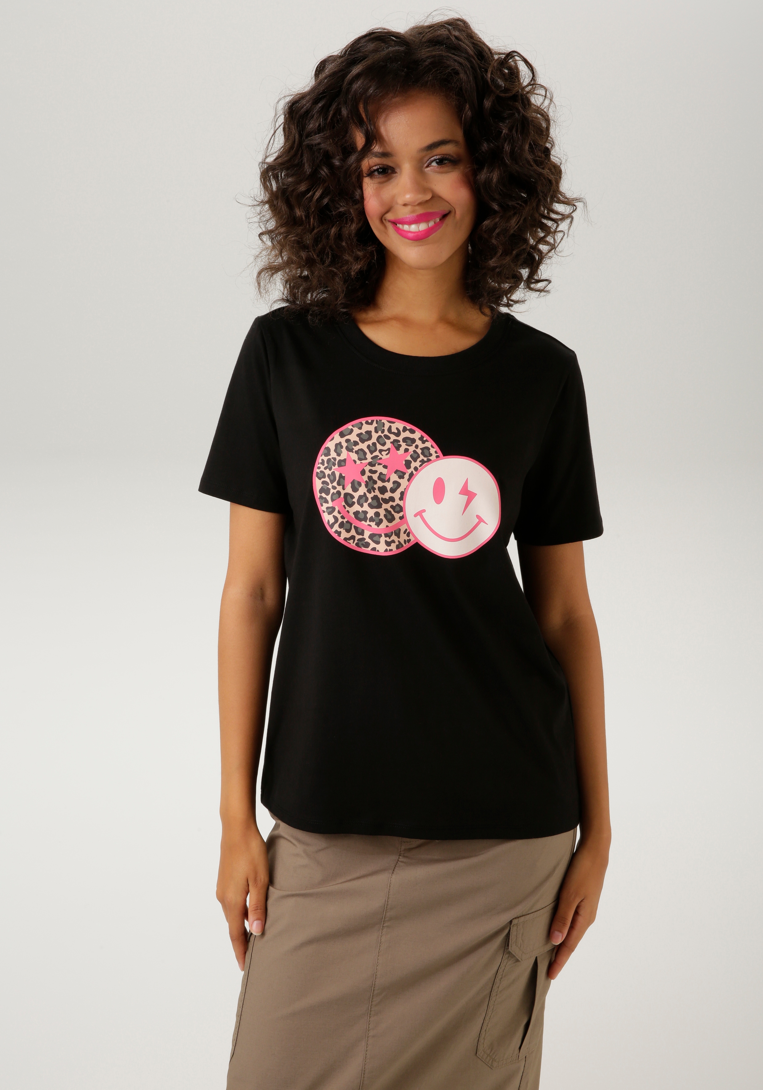 Aniston CASUAL T-shirt met smiley print in animal look op de voorkant