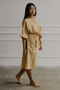 AmourLinen Damen vegan Bademantel Mitternachtssenfgelb