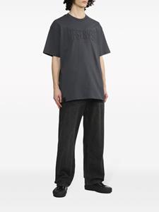 Izzue debossed-slogan cotton T-shirt - Grijs