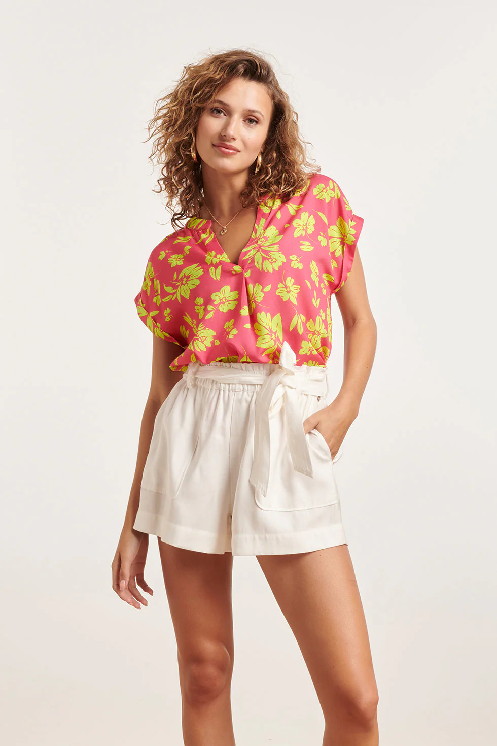 Smashed Lemon 24372 dames fuchsia top met allover lime bloemenprint