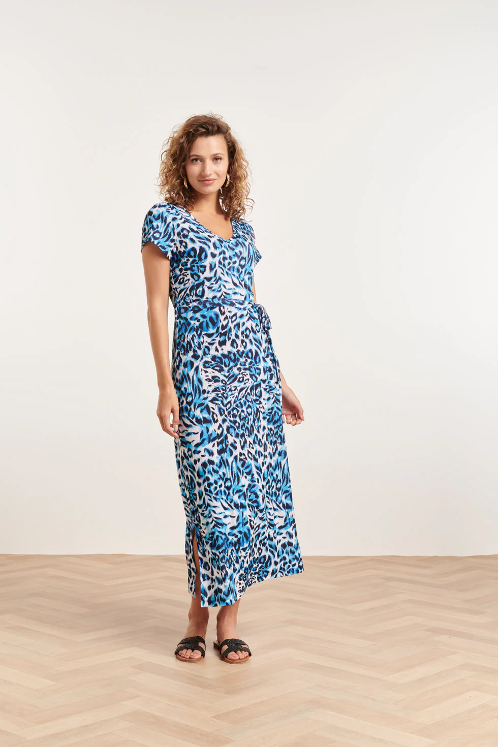 Smashed Lemon 24363 dames maxi witte jurk met blauw en zwart dieren