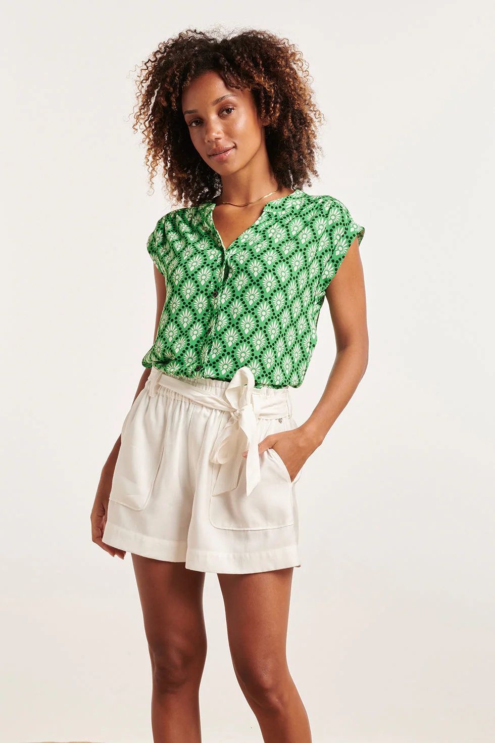 Smashed Lemon 24317 gedurfde grasgroen grafisch geprinte blouse