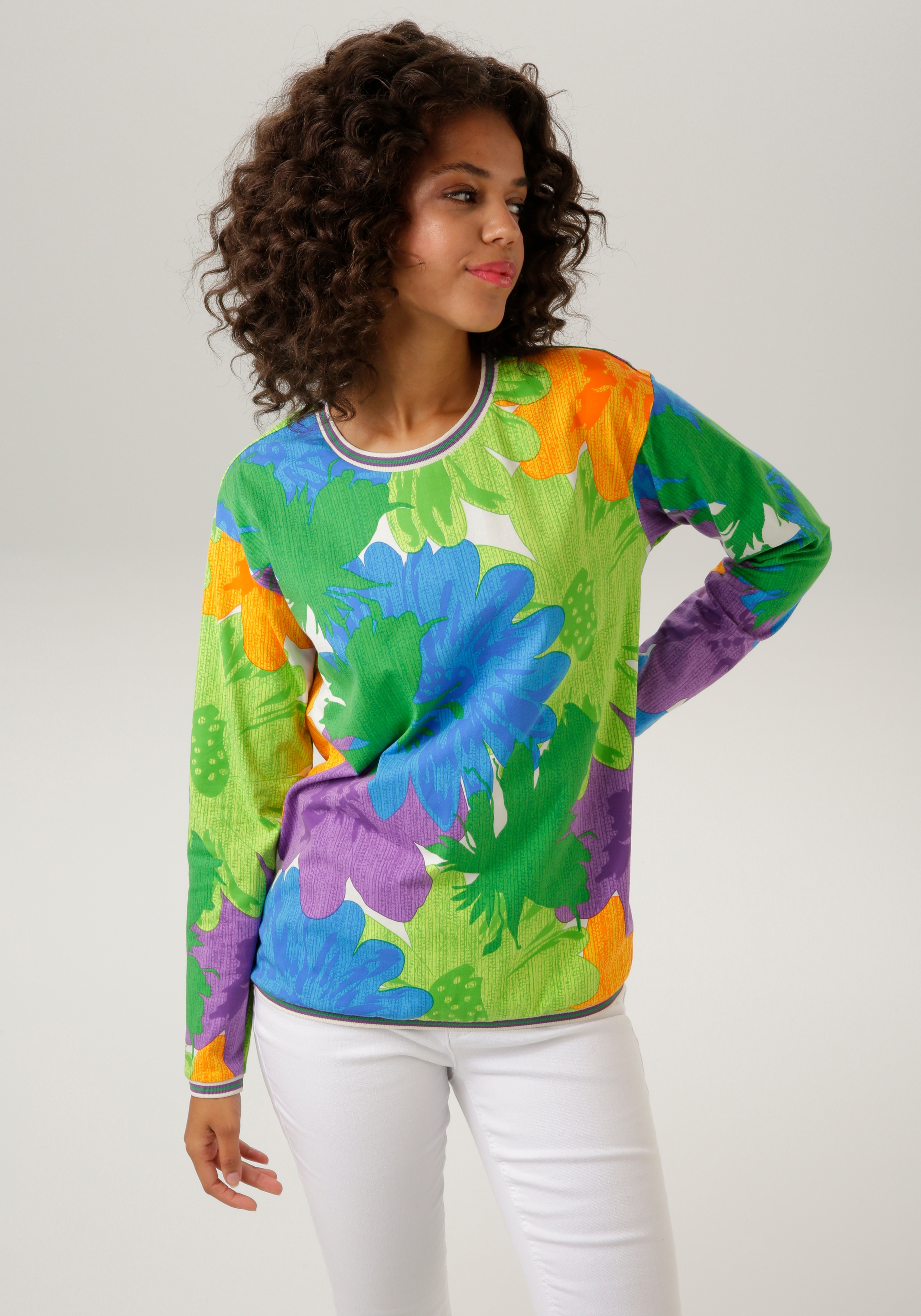 Aniston CASUAL Sweatshirt bedrukt met grote bloemen en bladeren - nieuwe collectie