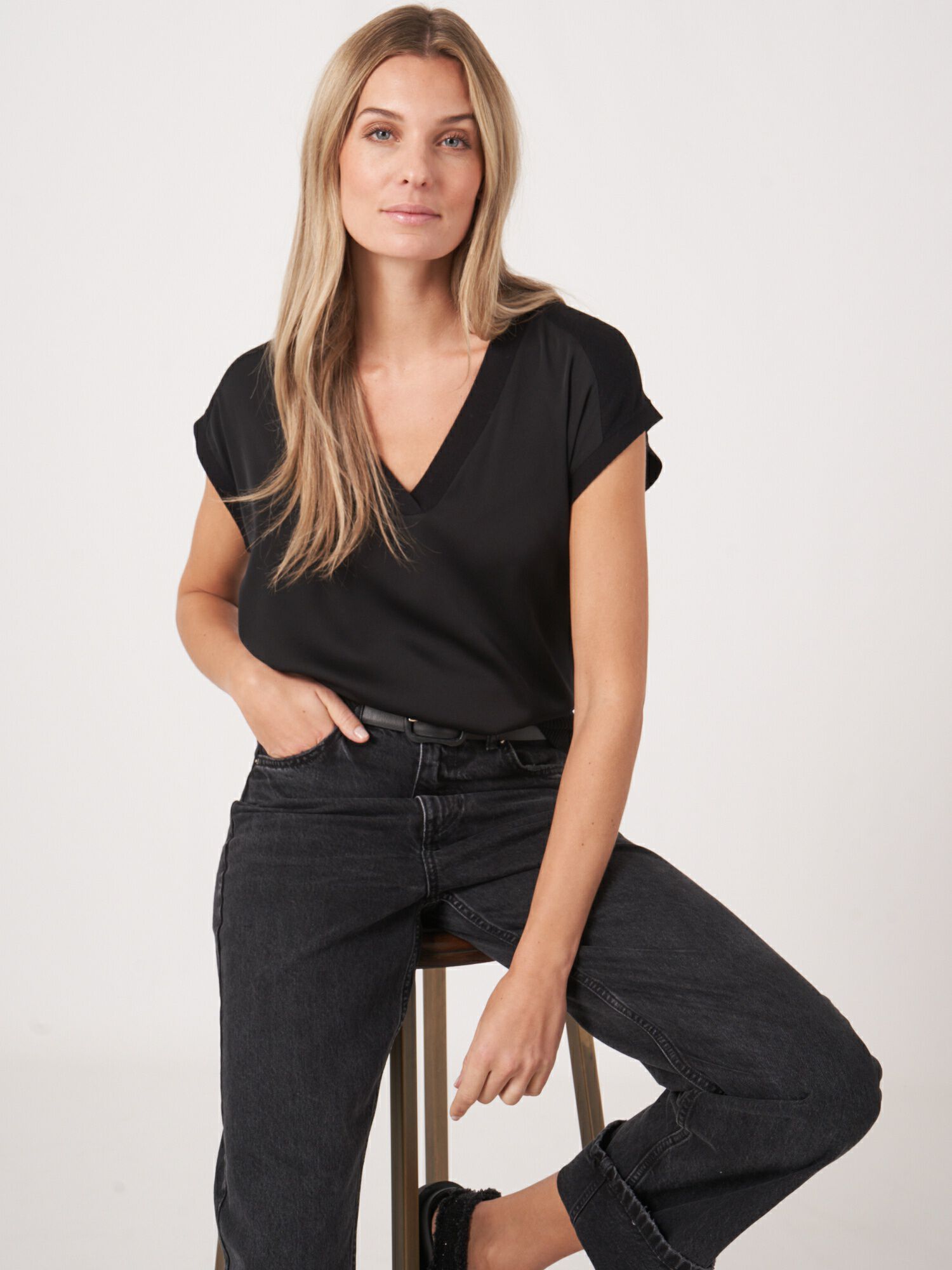 REPEAT cashmere Mouwloze trui met zijden voorkant