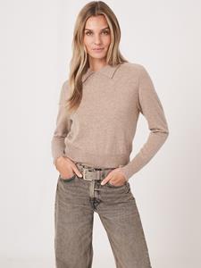 REPEAT cashmere Fijn gebreide cashmere trui met polokraag