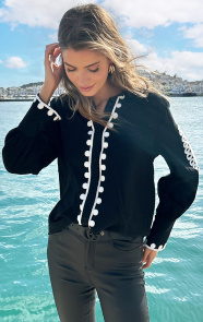 The Musthaves Oversized Embroidery Blouse Zwart