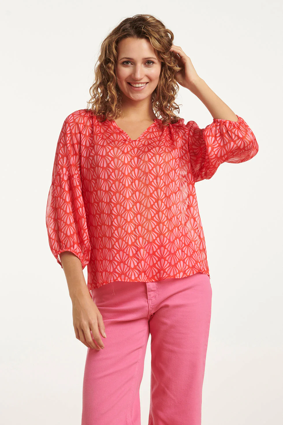 Smashed Lemon 25051 elegante chiffon top met rood-roze schelpprint