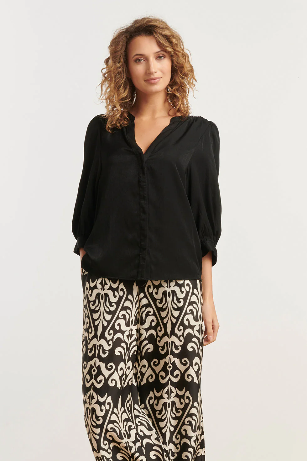 Smashed Lemon 25142 zwarte rayon satijnen blouse