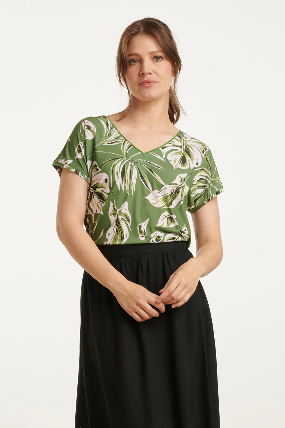Smashed Lemon 25161 groene bladprint stretch top met v-hals