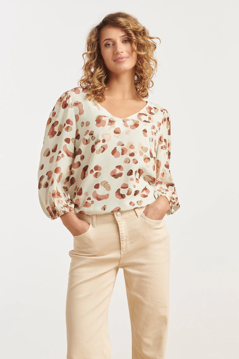 Smashed Lemon 25164 sand en bruine animal print top met v-hals