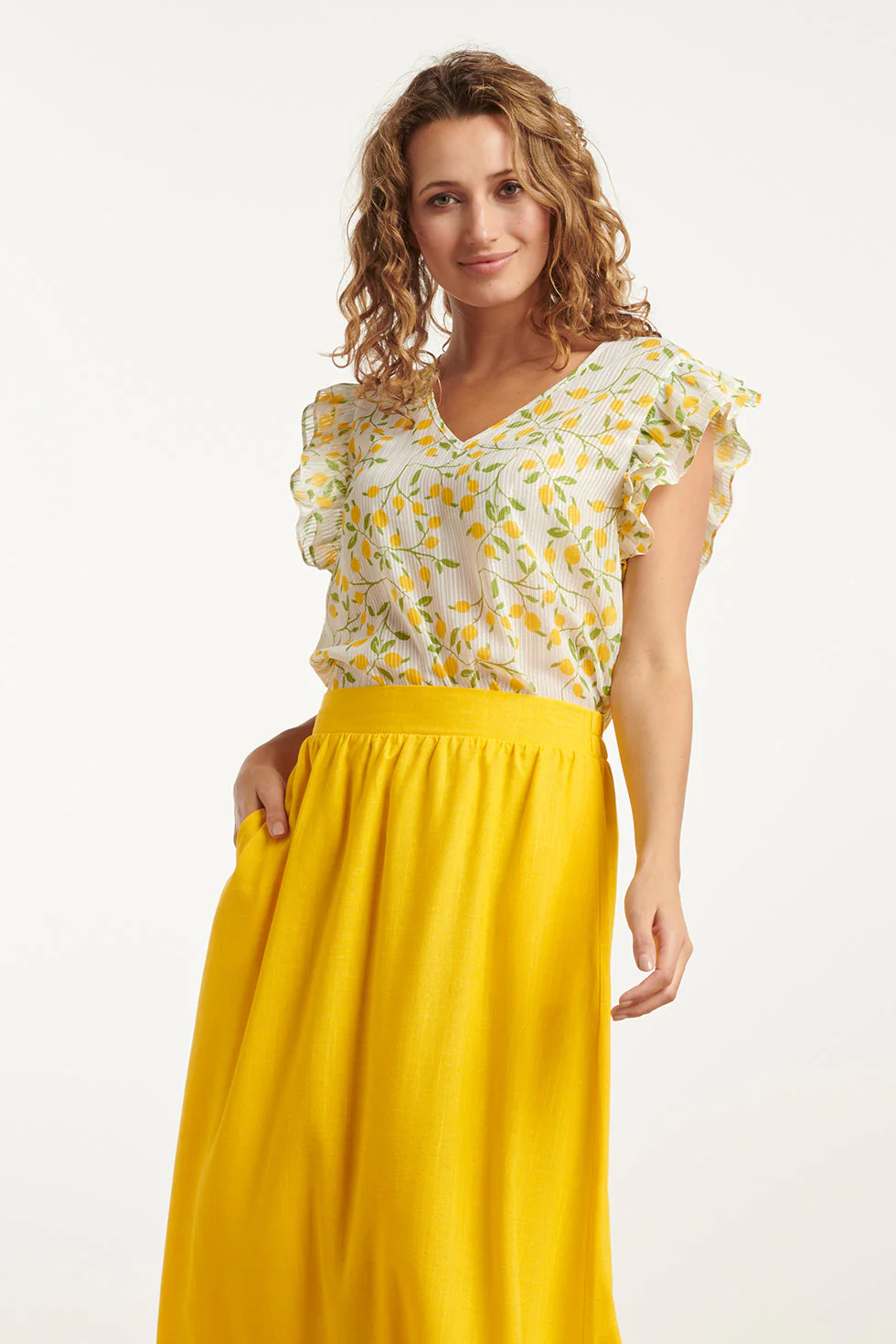 Smashed Lemon 25012 chiffon top met frilly mouwen en citroenprint