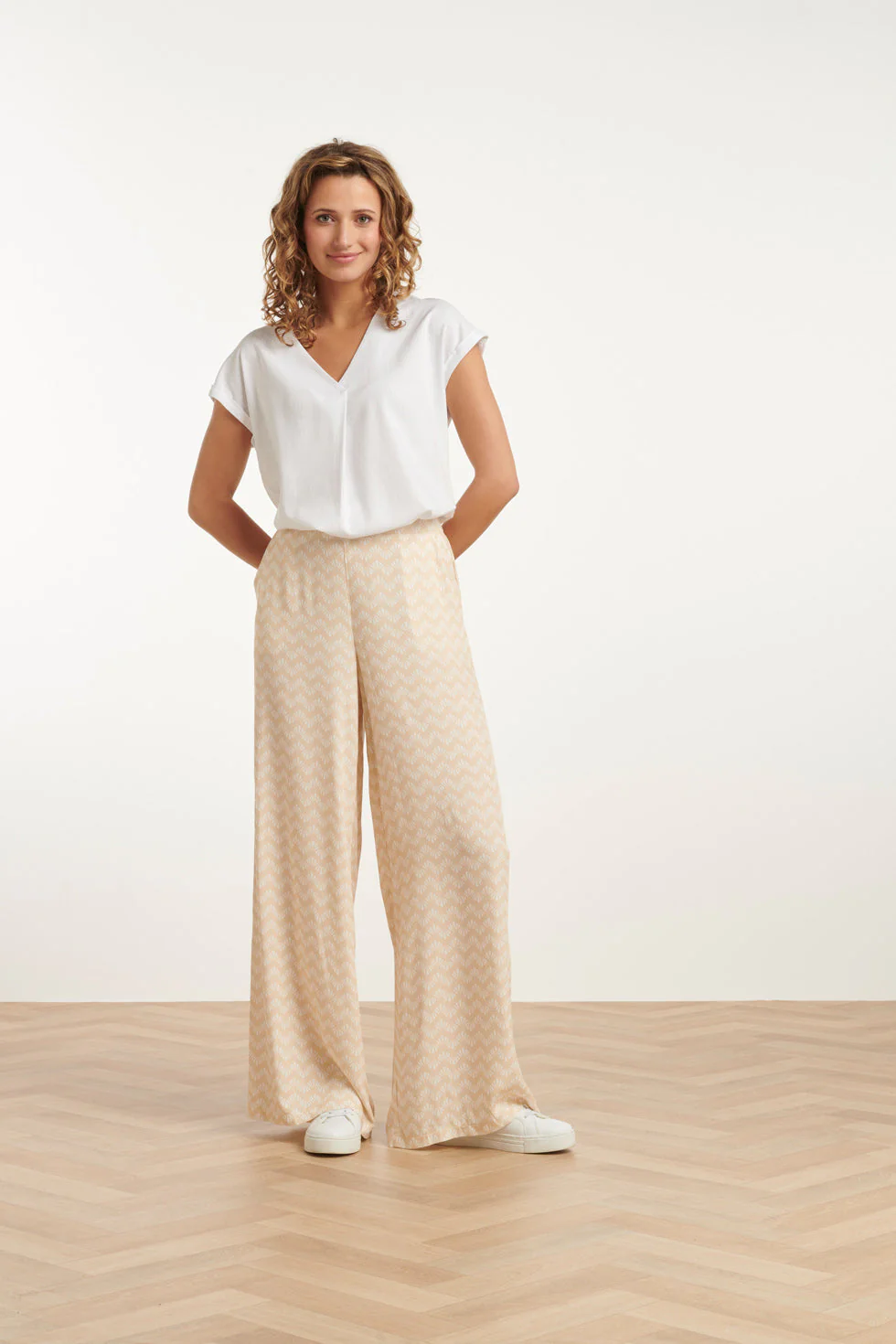 Smashed Lemon 25064 zand & off-white wijde broek met schelp