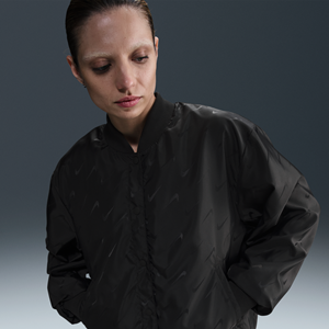 Nike Sportswear Destroyer oversized damesjack met monogram - Zwart