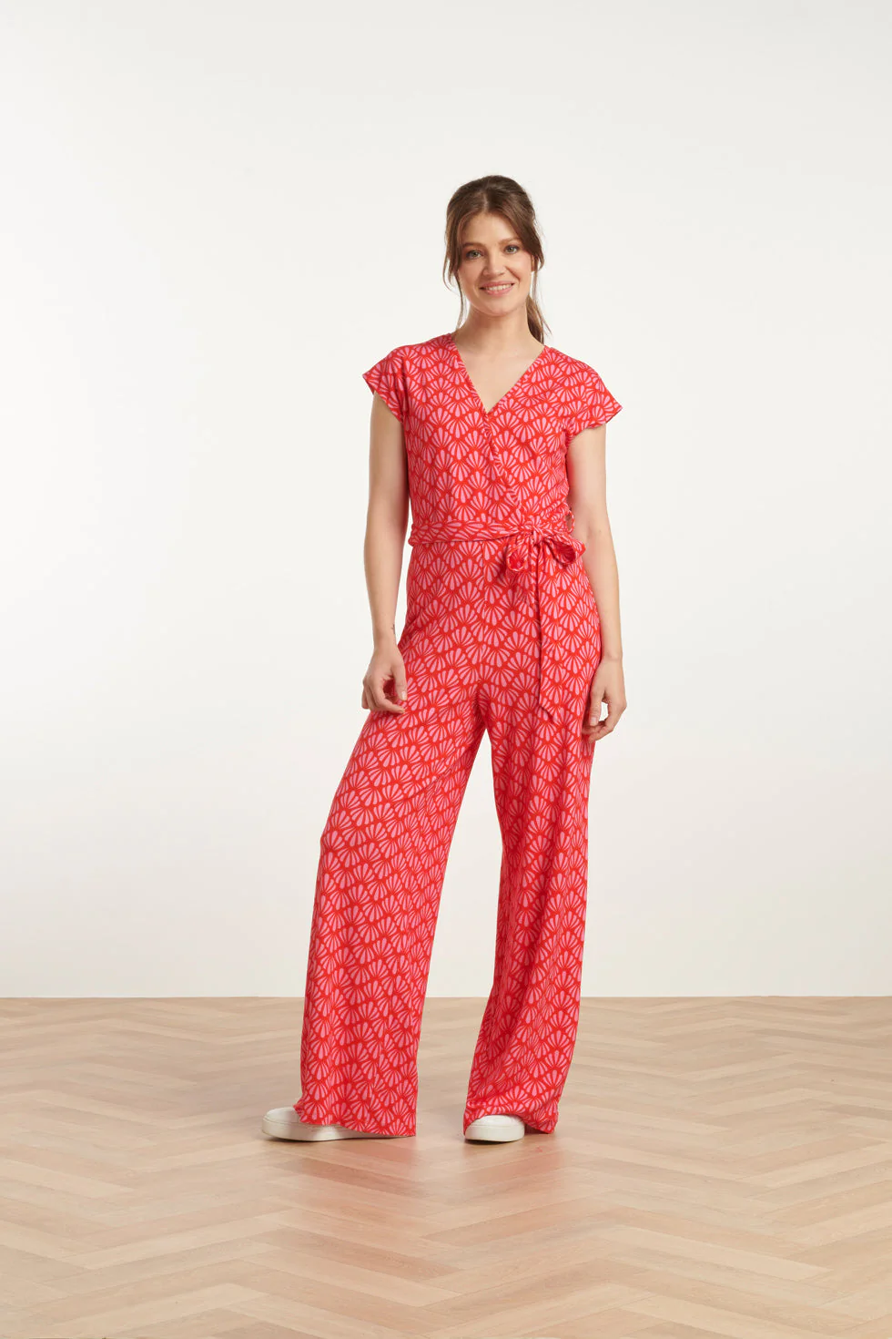 Smashed Lemon 25039 v-vormige jumpsuit met overlappende halslijn en