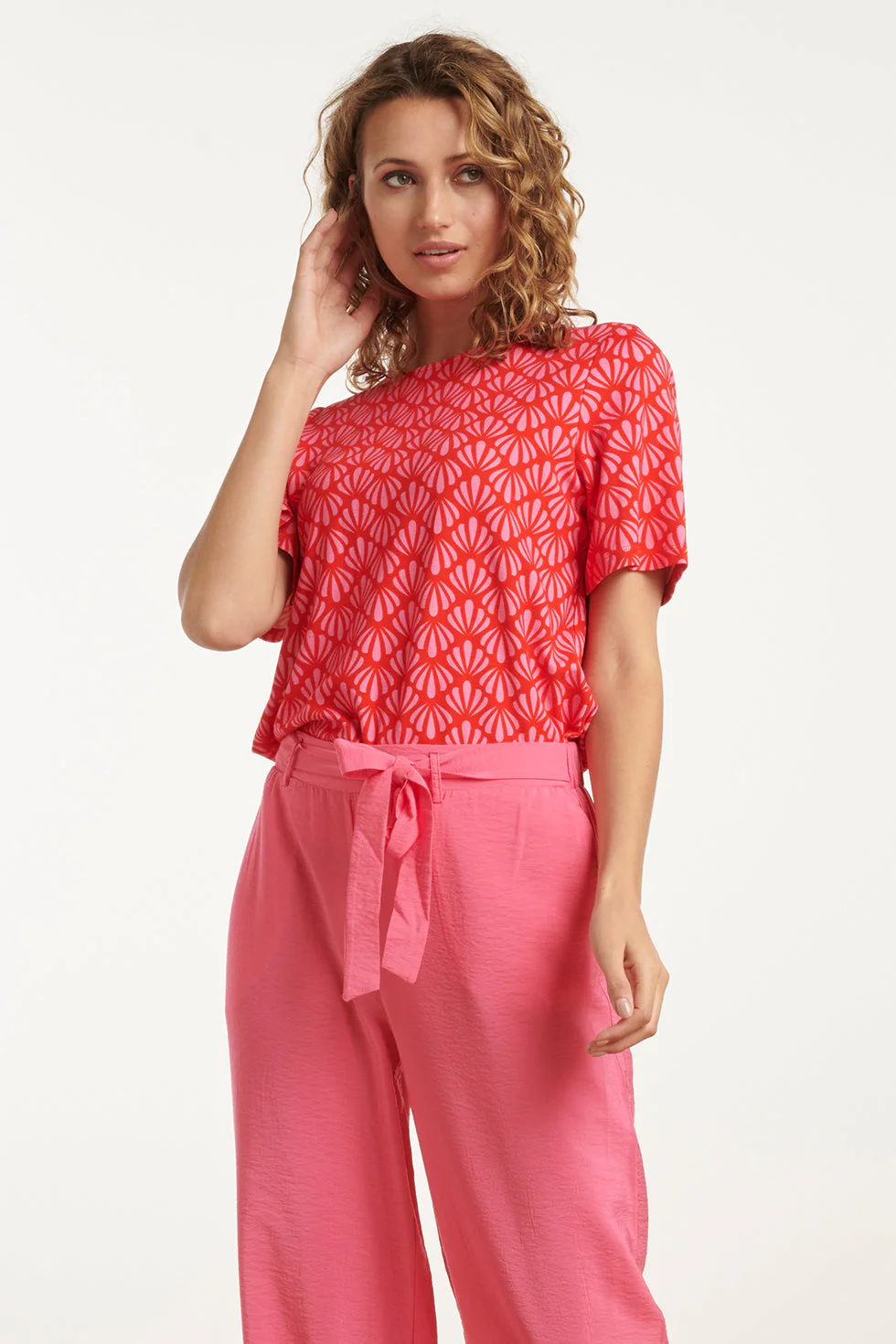 Smashed Lemon 25040 stretchy rondhals top met schelpprint in roze en