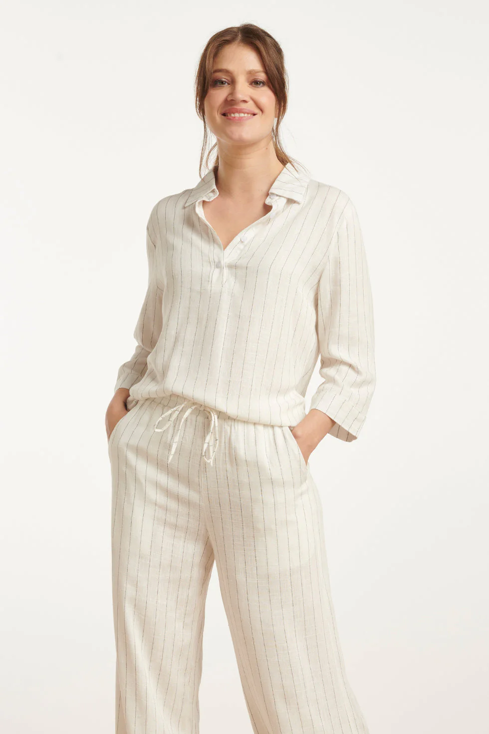 Smashed Lemon 25129 witte pinstripe linnen top met v-hals