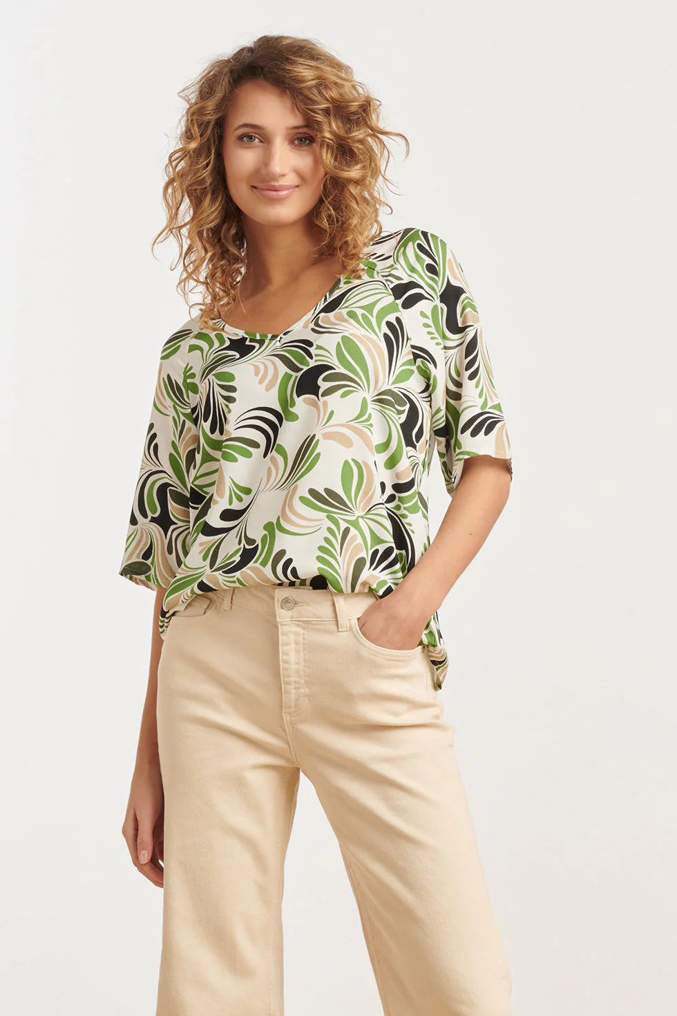 Smashed Lemon 25154 witte top met grafisch print in zand, zwart en