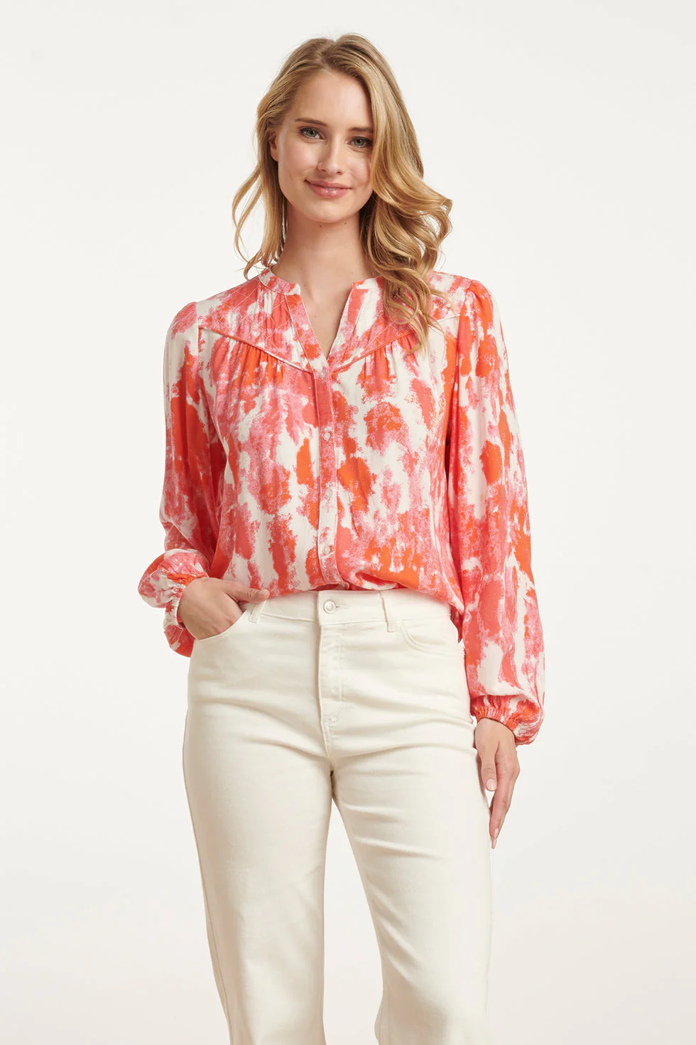 Smashed Lemon 25181 blouse met abstracte verfspatters in perzik en