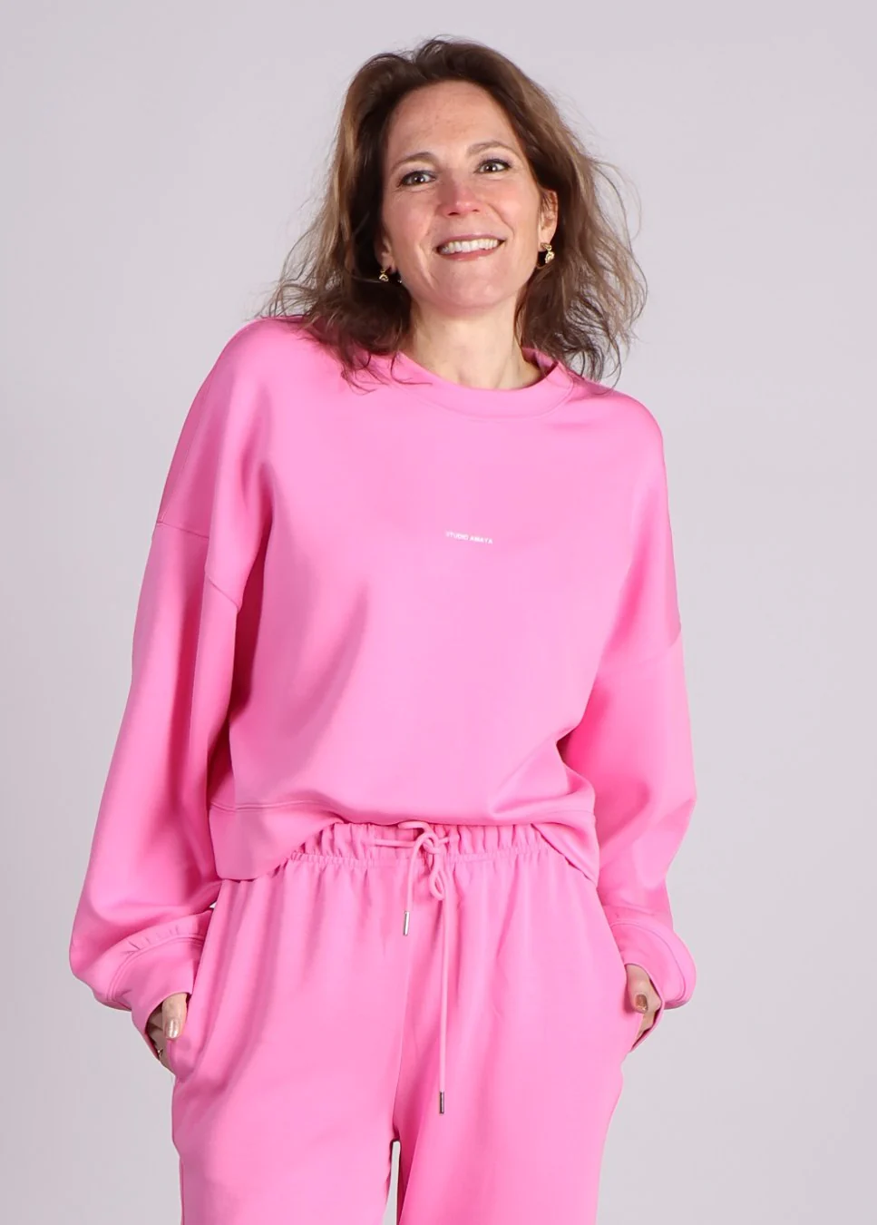 Studio Amaya Betty sweater logo cropped