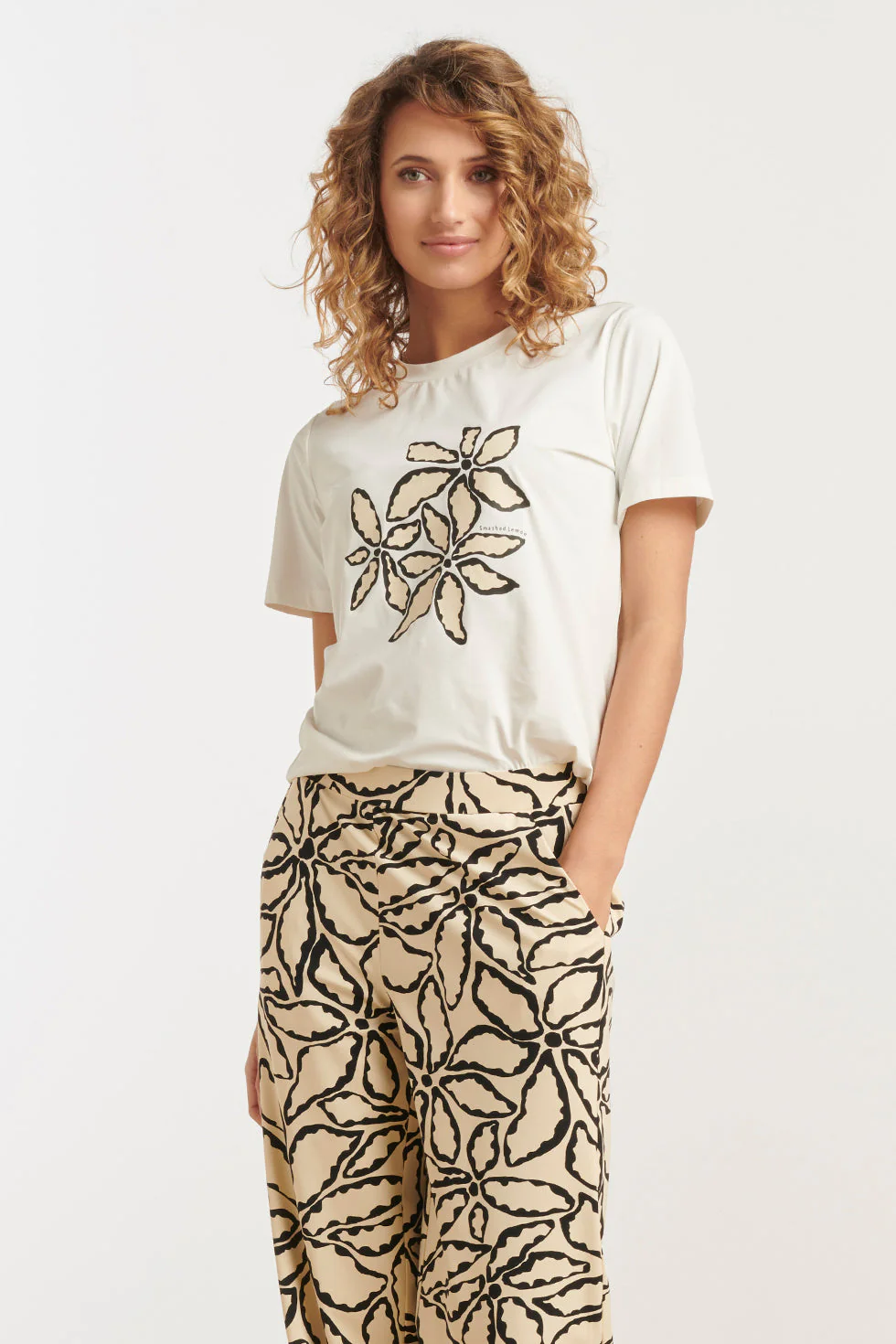 Smashed Lemon 25261 witte t-shirt met bloemenprint in travelkwaliteit