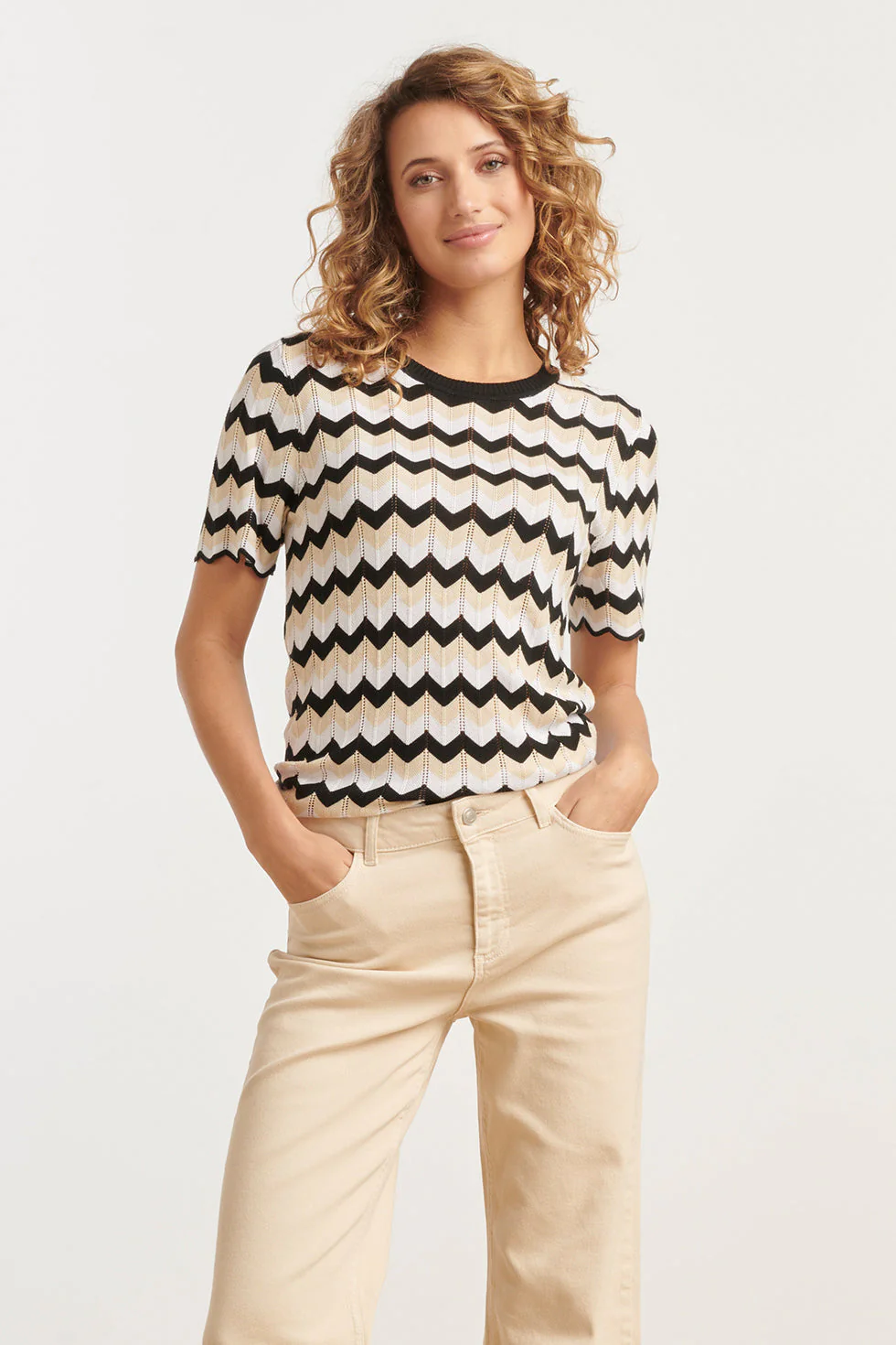 Smashed Lemon 25266 zigzag gebreide top in off-white, zwart en sand