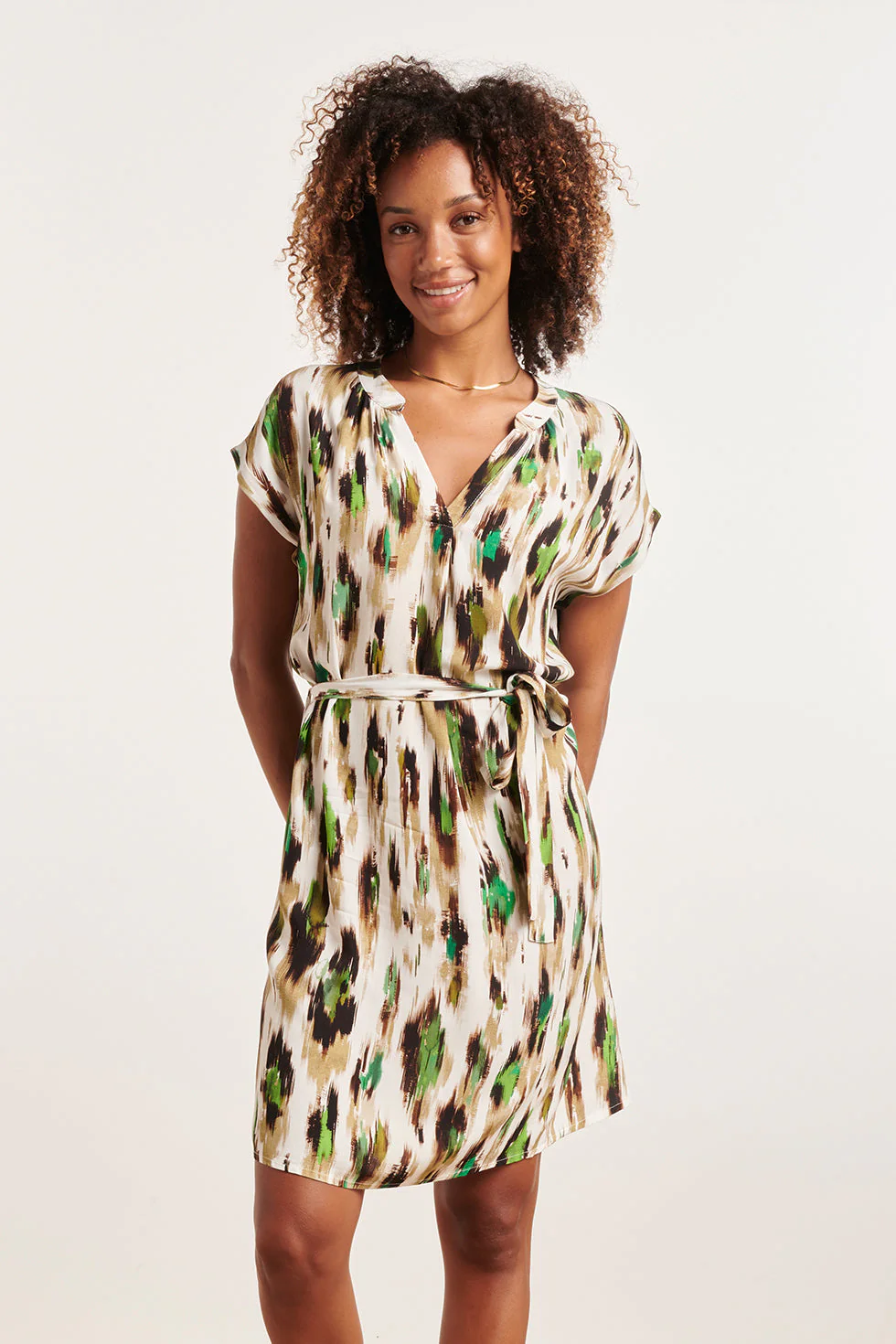 Smashed Lemon 24364 dames witte jurk met groen en zand dieren print