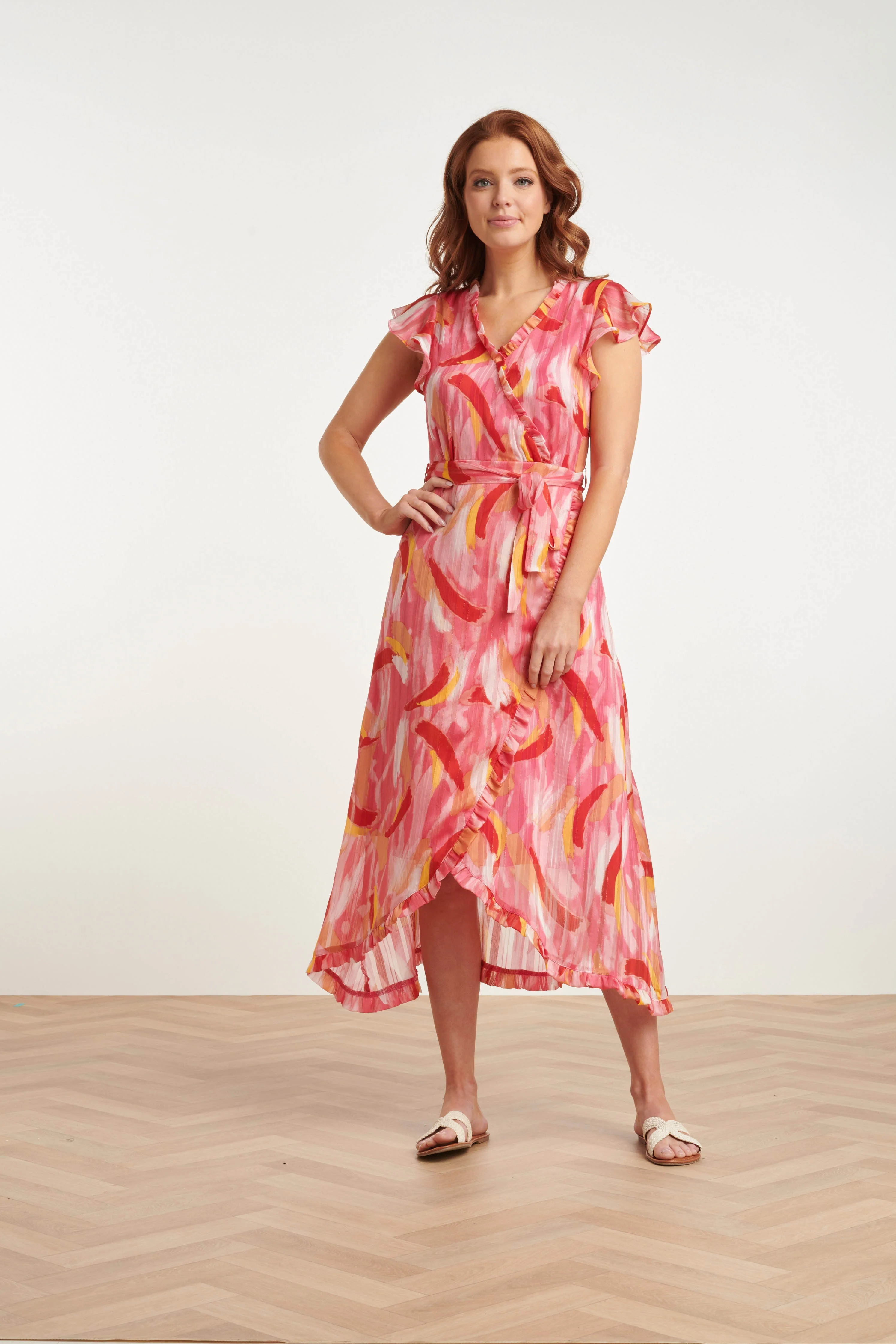 Smashed Lemon 24409 roze chiffon zomerjurk met abstracte schilderprint