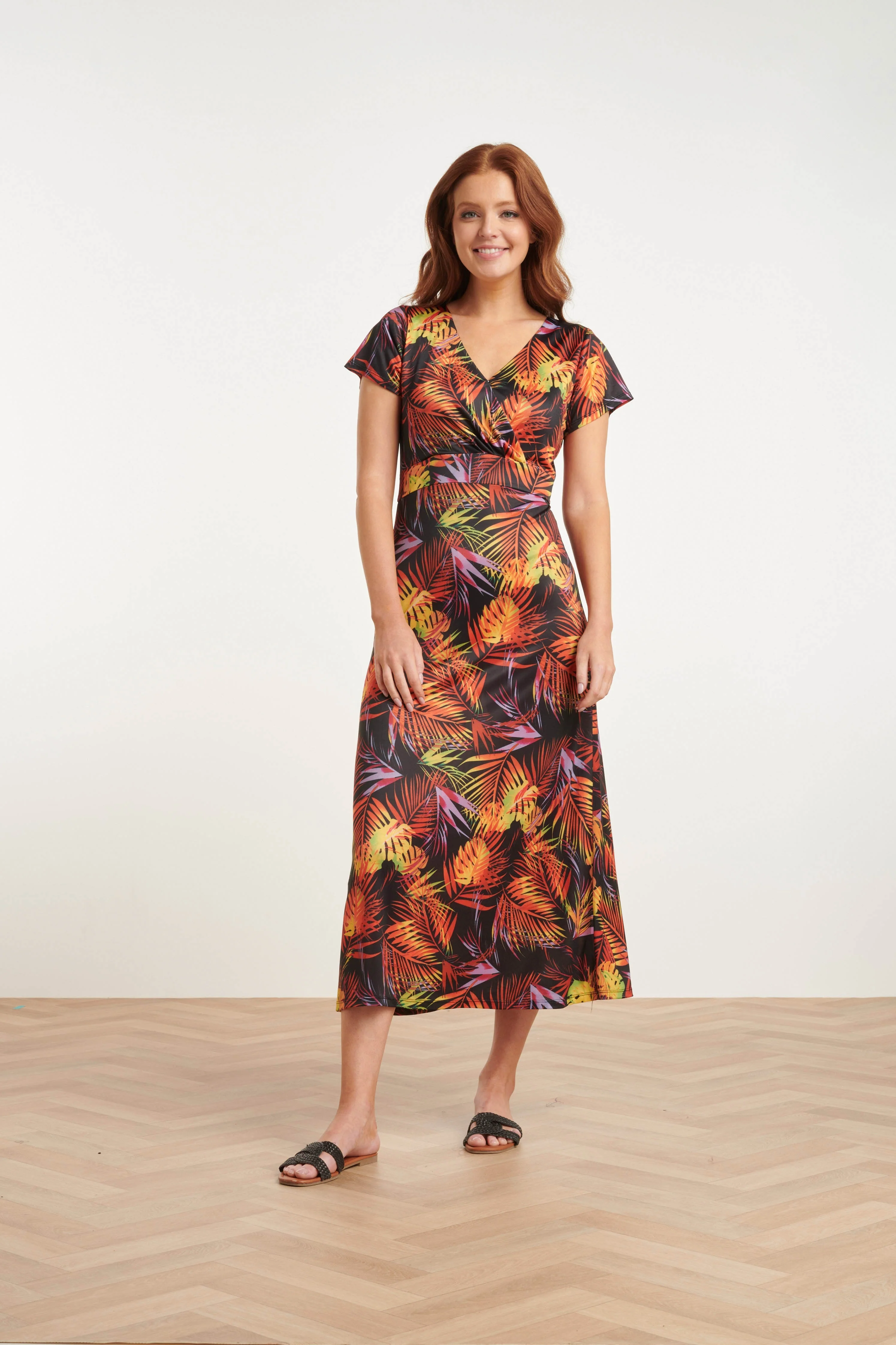 Smashed Lemon 24424 stretch zomerjurk met bladprint trendy en