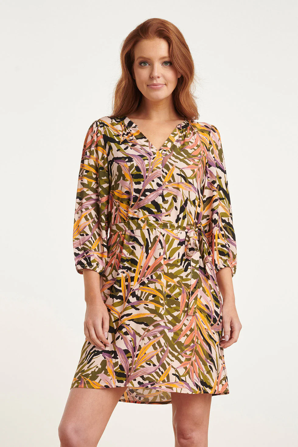 Smashed Lemon 24449 zomerjurk met korte bladprint en pofmouwen