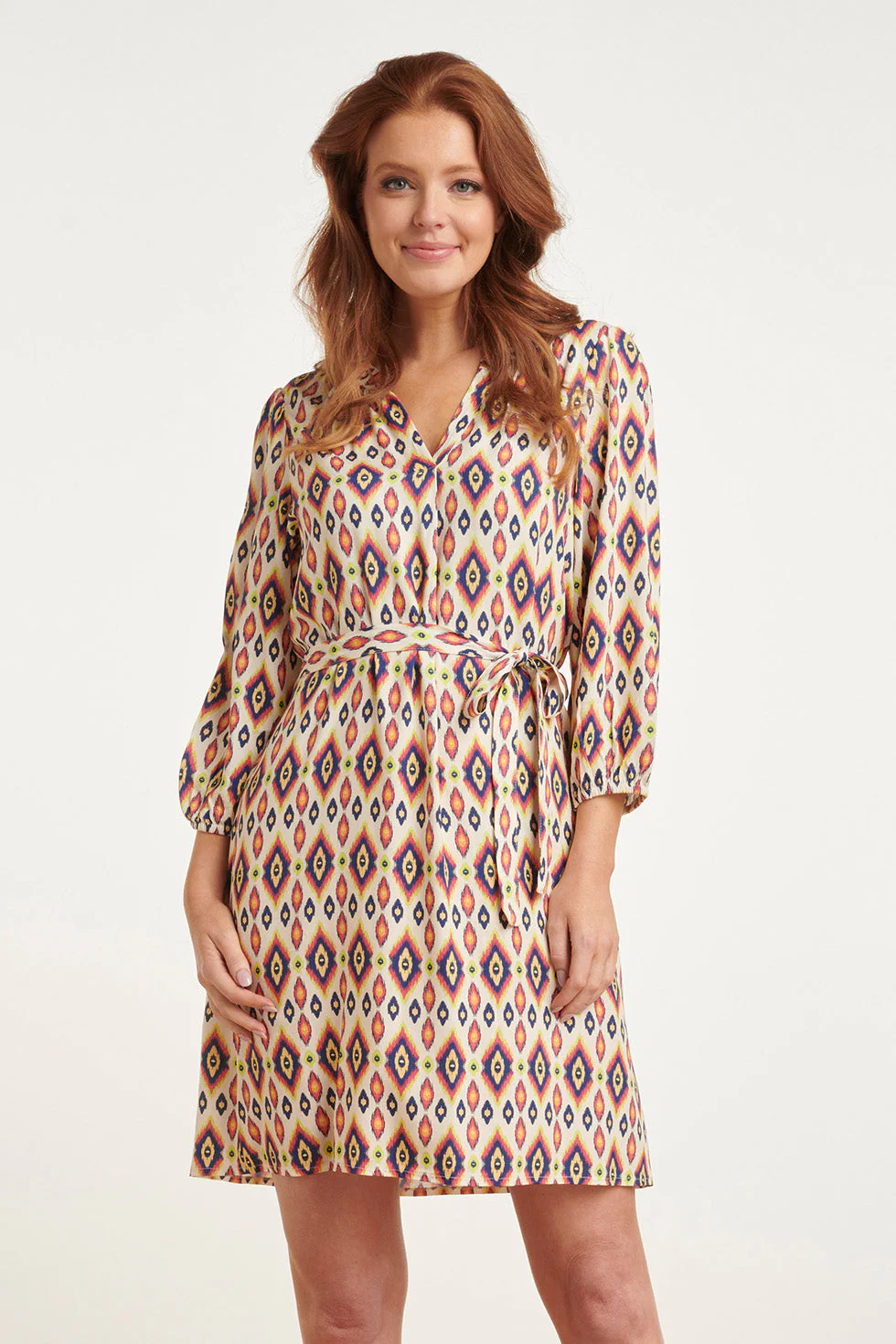 Smashed Lemon 24455 zomerjurk met pofmouwen en fel aztec print