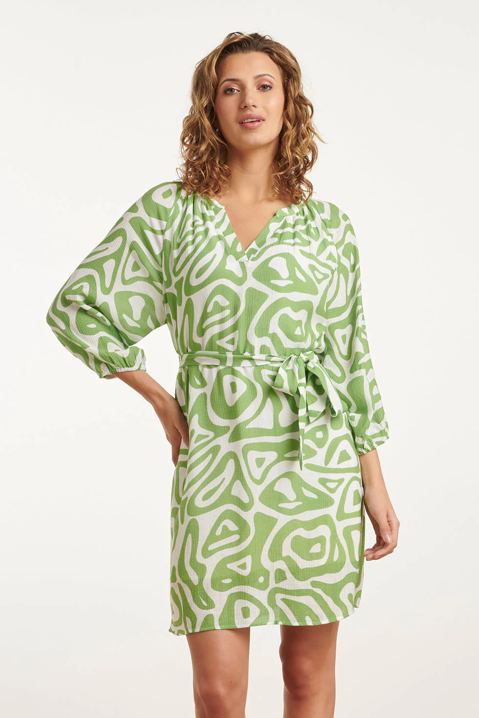 Smashed Lemon 25005 crinkle jurk met lichtgroene en witte abstracte