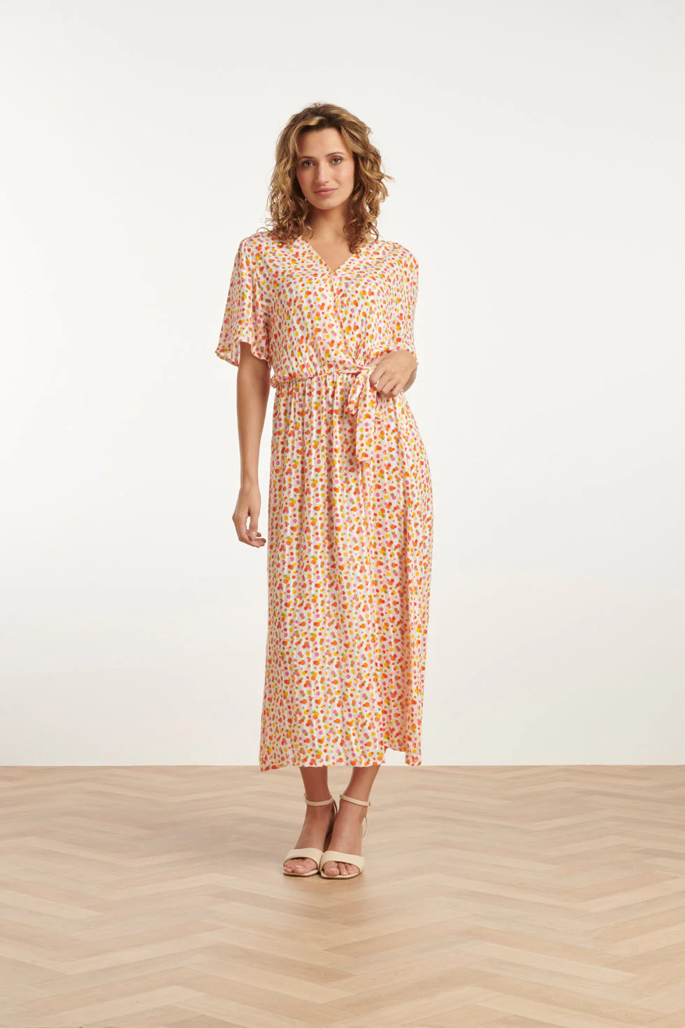 Smashed Lemon 25009 v- hals maxi jurk met multicolor polka dot print