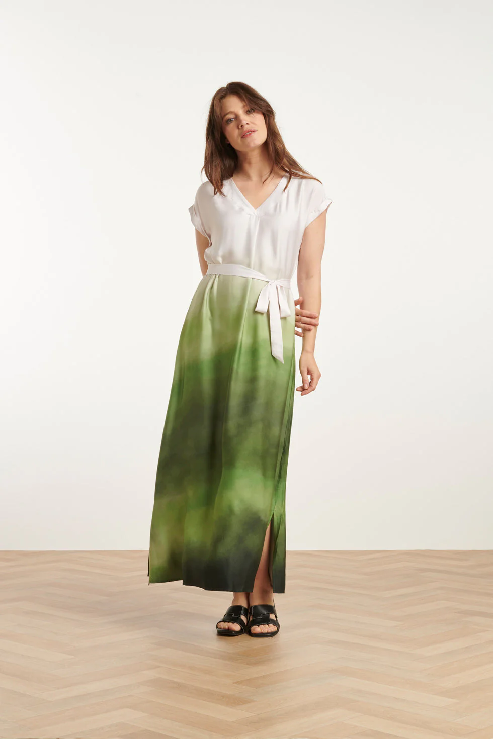 Smashed Lemon 25024 midi jurk met v-paneel en ombre print – groen &