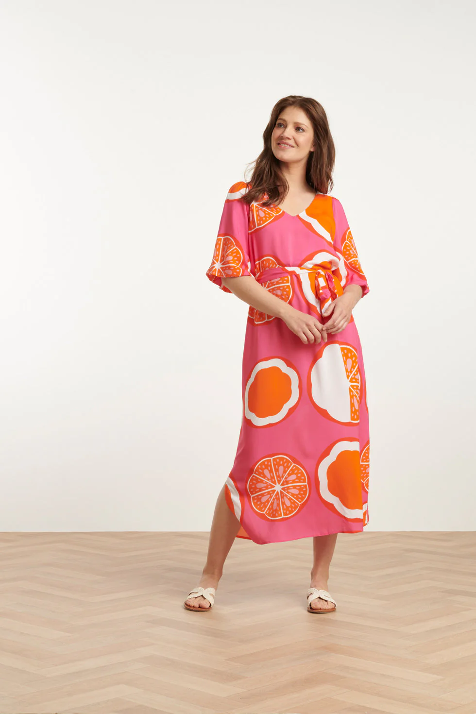 Smashed Lemon 25028 v-neck midi jurk met ballonmouwen en grafisch