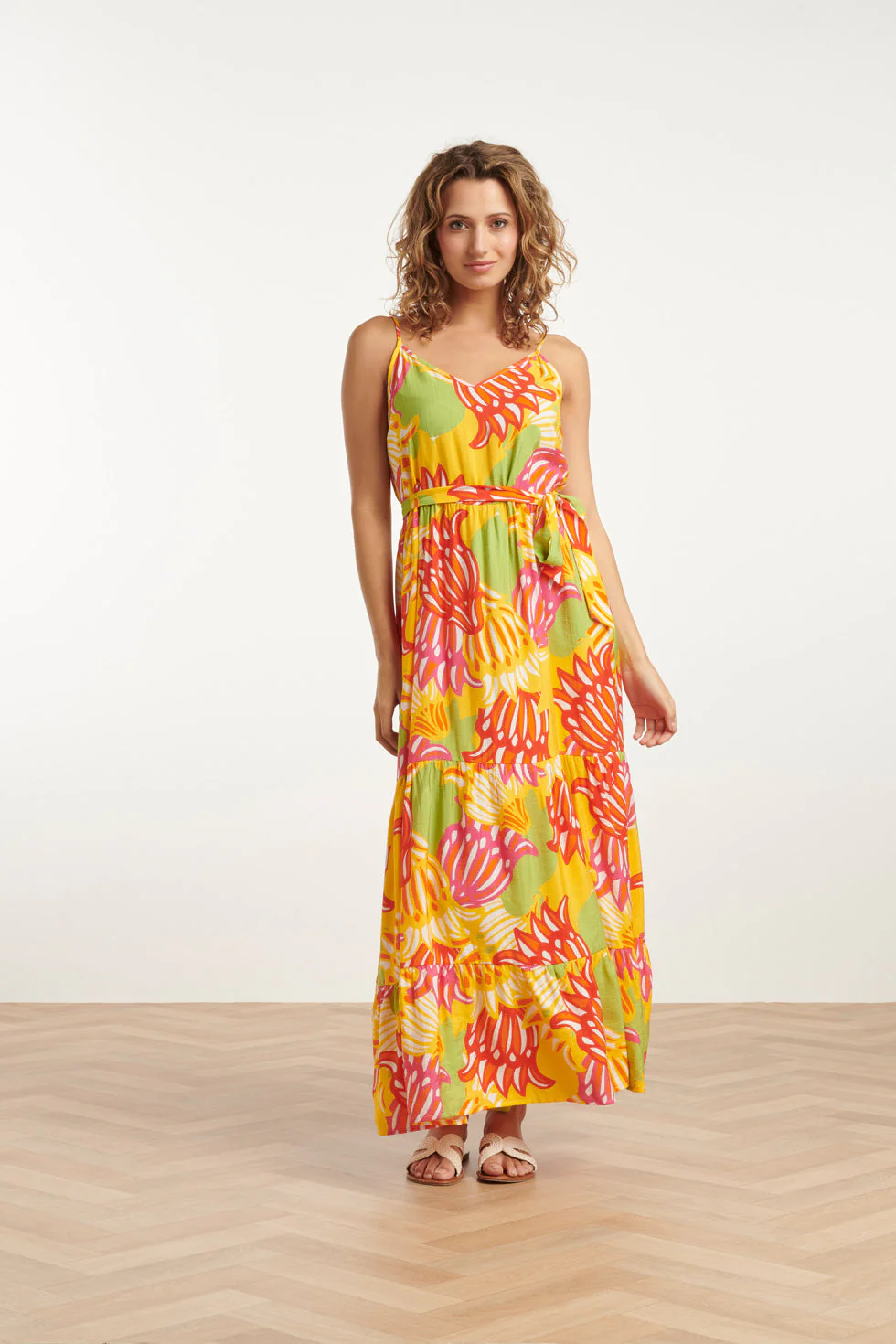 Smashed Lemon 25029 felgekleurde maxi jurk met bloemenprint