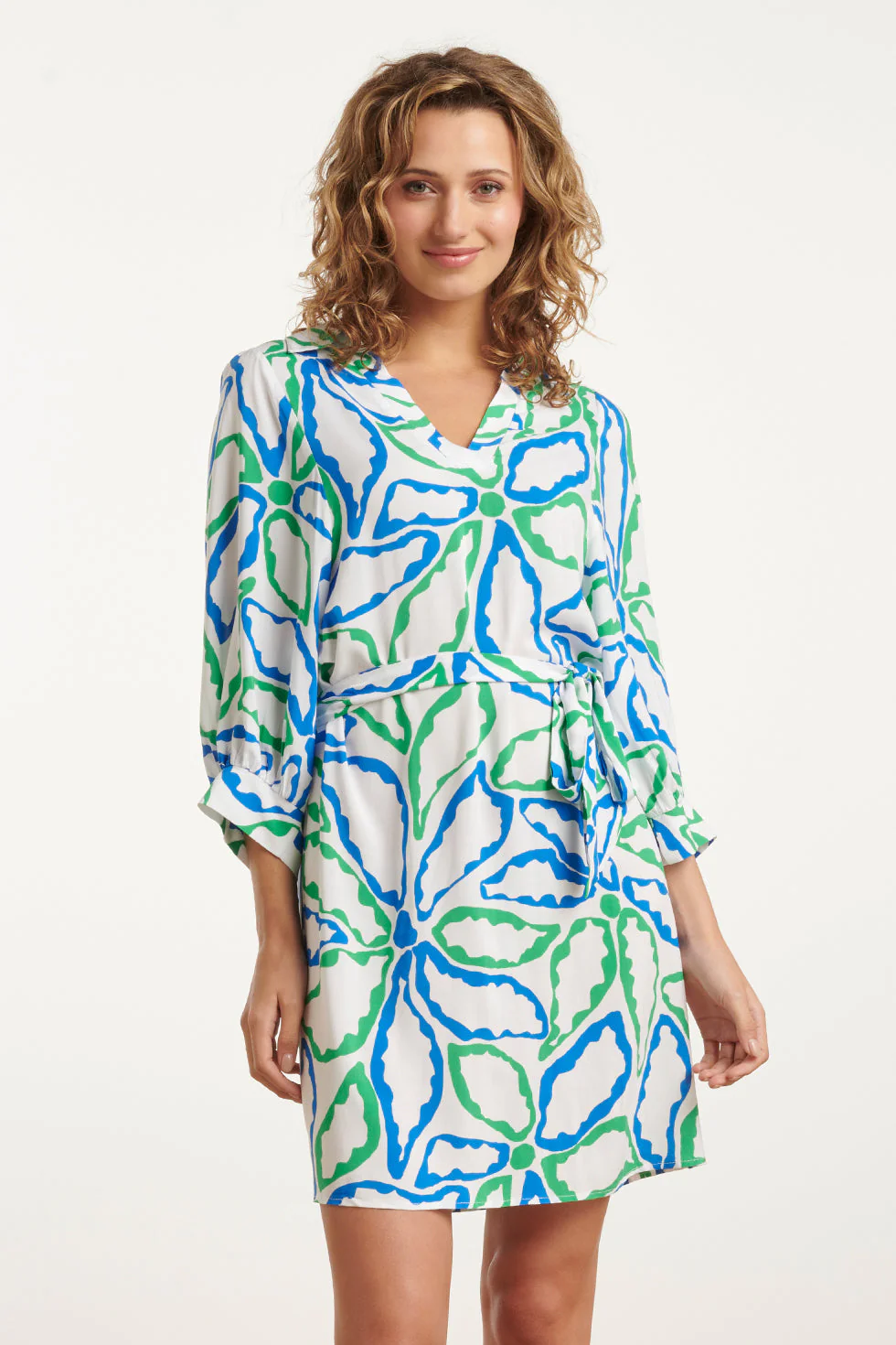Smashed Lemon 25052 korte jurk met kraag en grafisch bloemenprint in