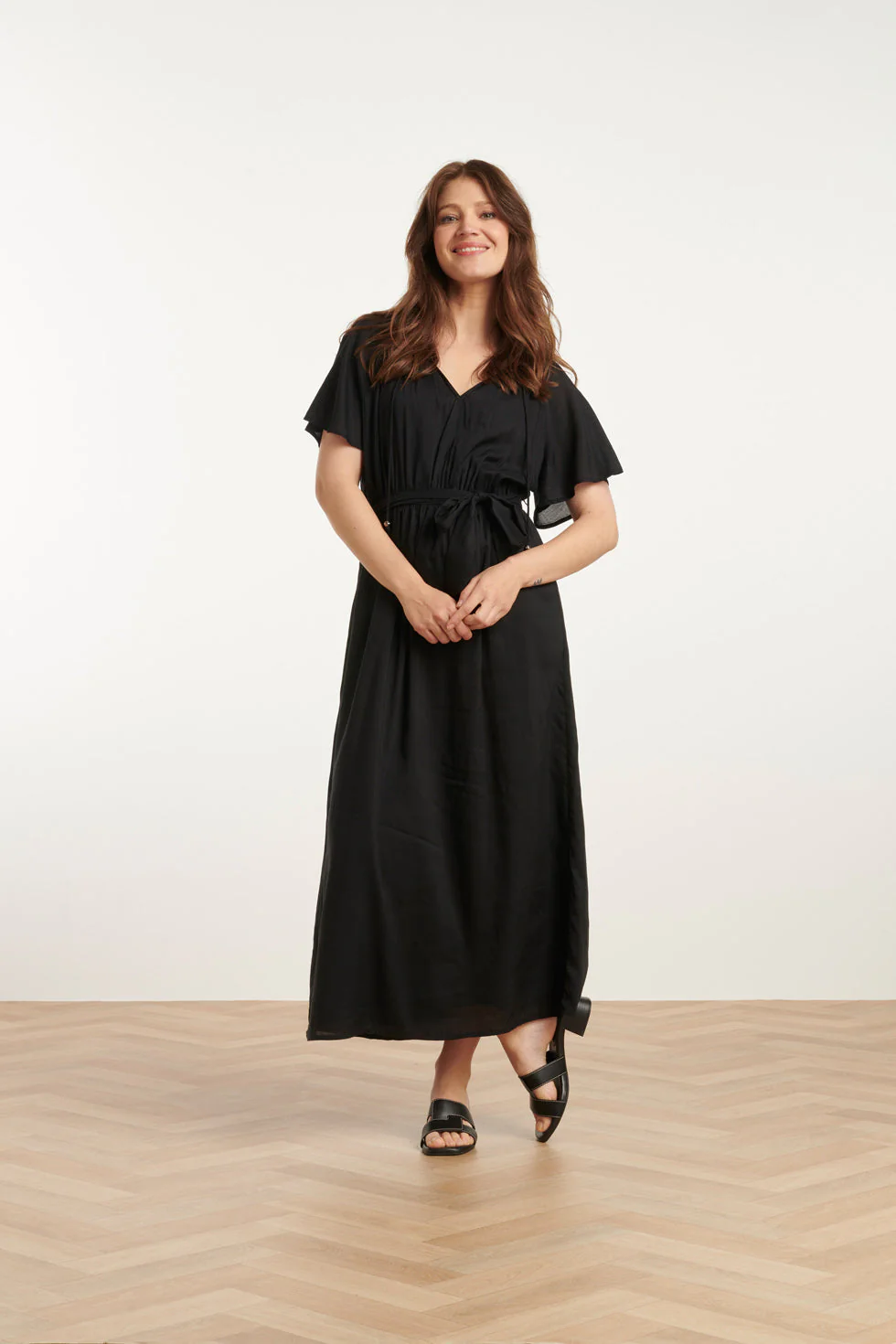Smashed Lemon 25191 zwarte viscose midi jurk