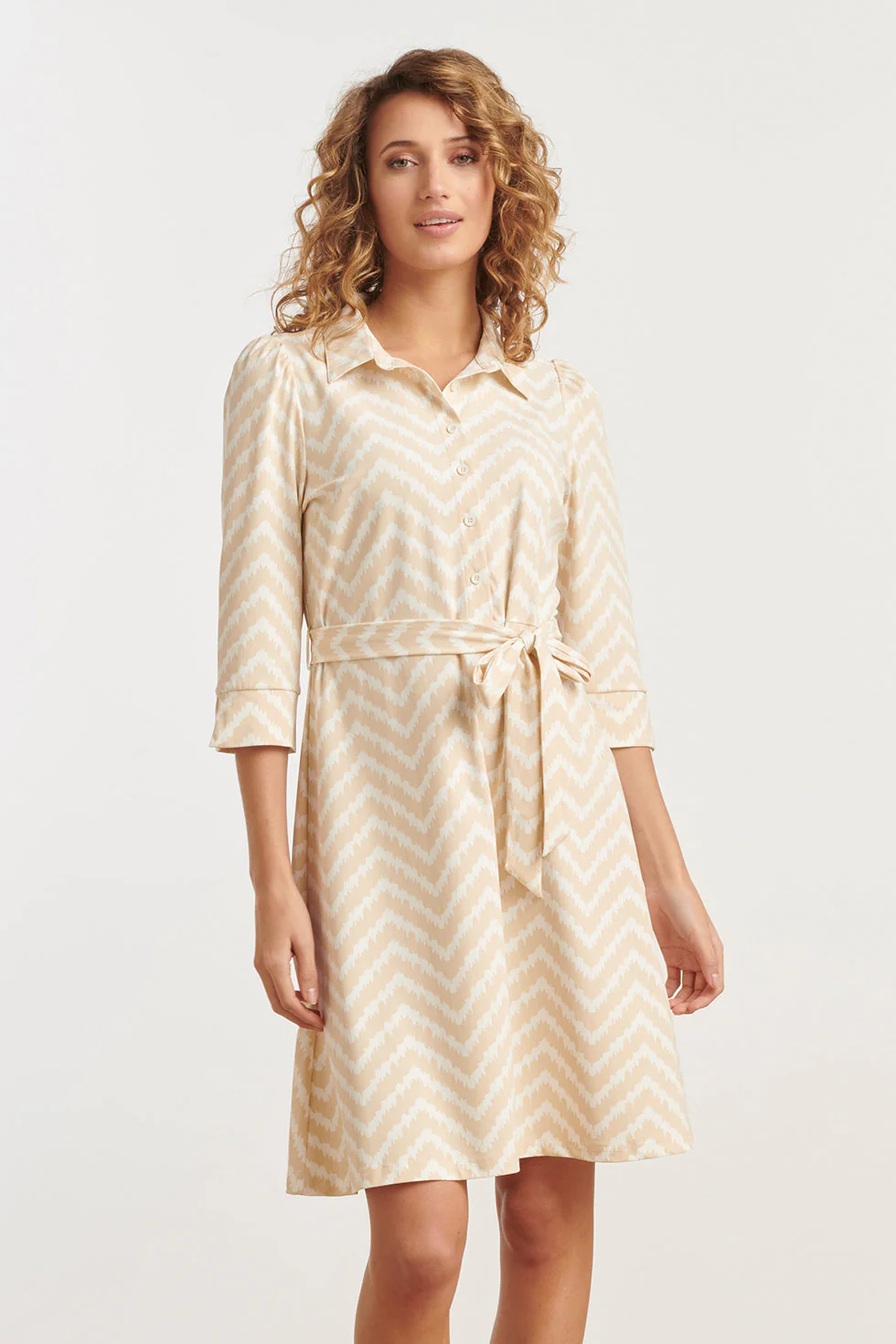 Smashed Lemon 25244 offwhite en sand zigzag geprinte jurk in
