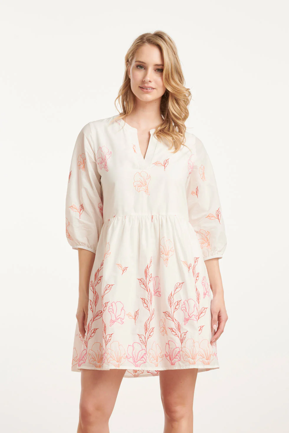 Smashed Lemon 25263 witte bloemen geborduurde korte jurk met v-hals