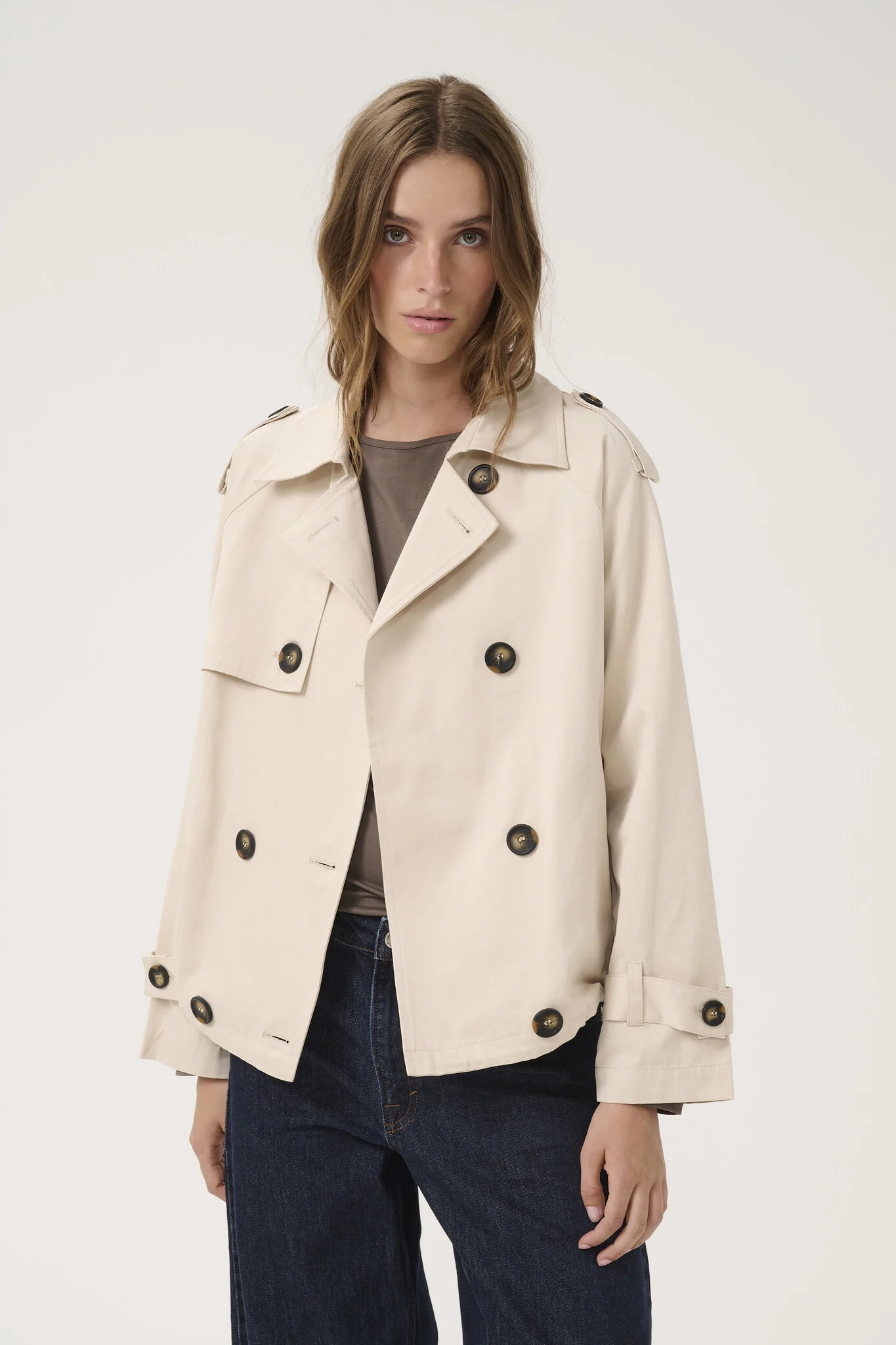 My Essential Wardrobe 10704213 mira short trenchcoat