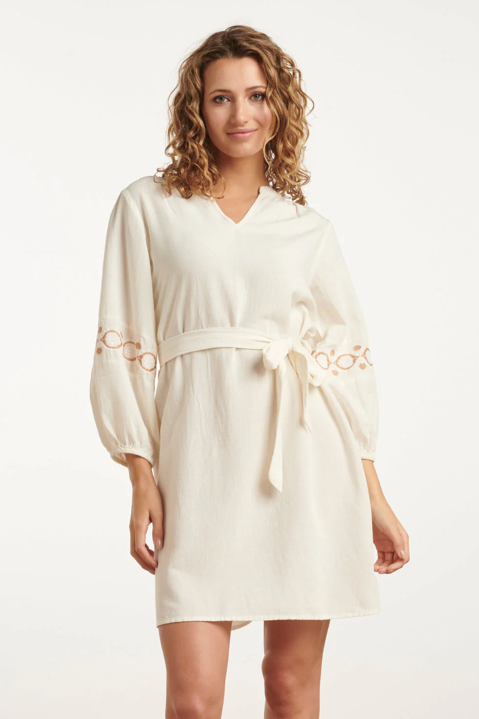 Smashed Lemon 25195 off white jurk met geborduurde mouwen | sand-off