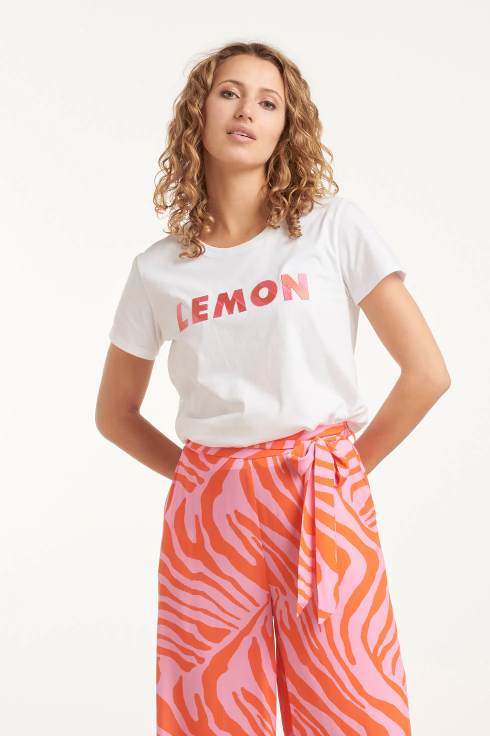 Smashed Lemon 25228 te katoenen t-shirt met geborduurd lemon print |