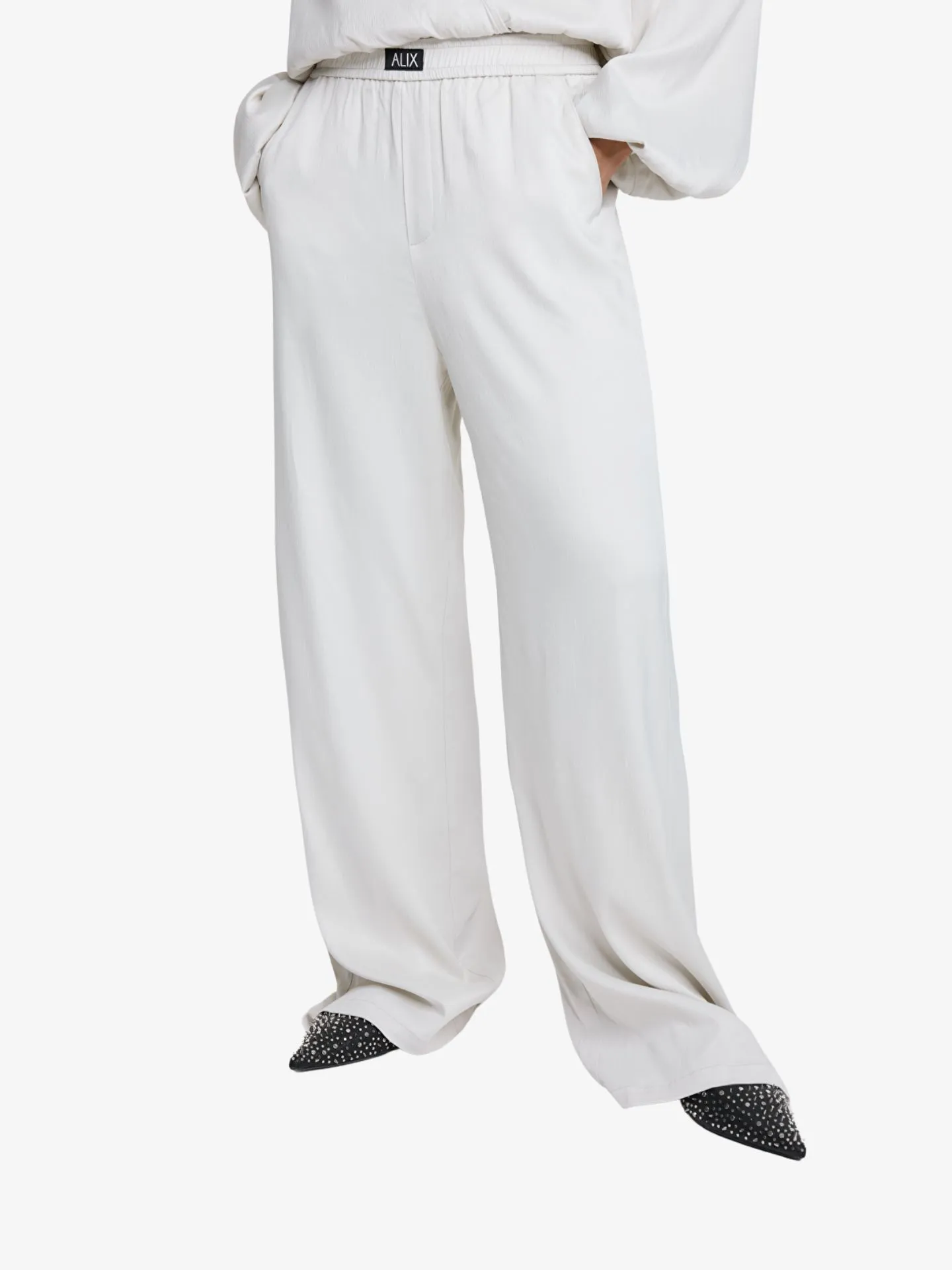 Alix The Label Dames broek wide leg satin champagne