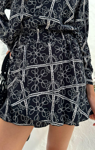 The Musthaves Yves Skort Flower Black