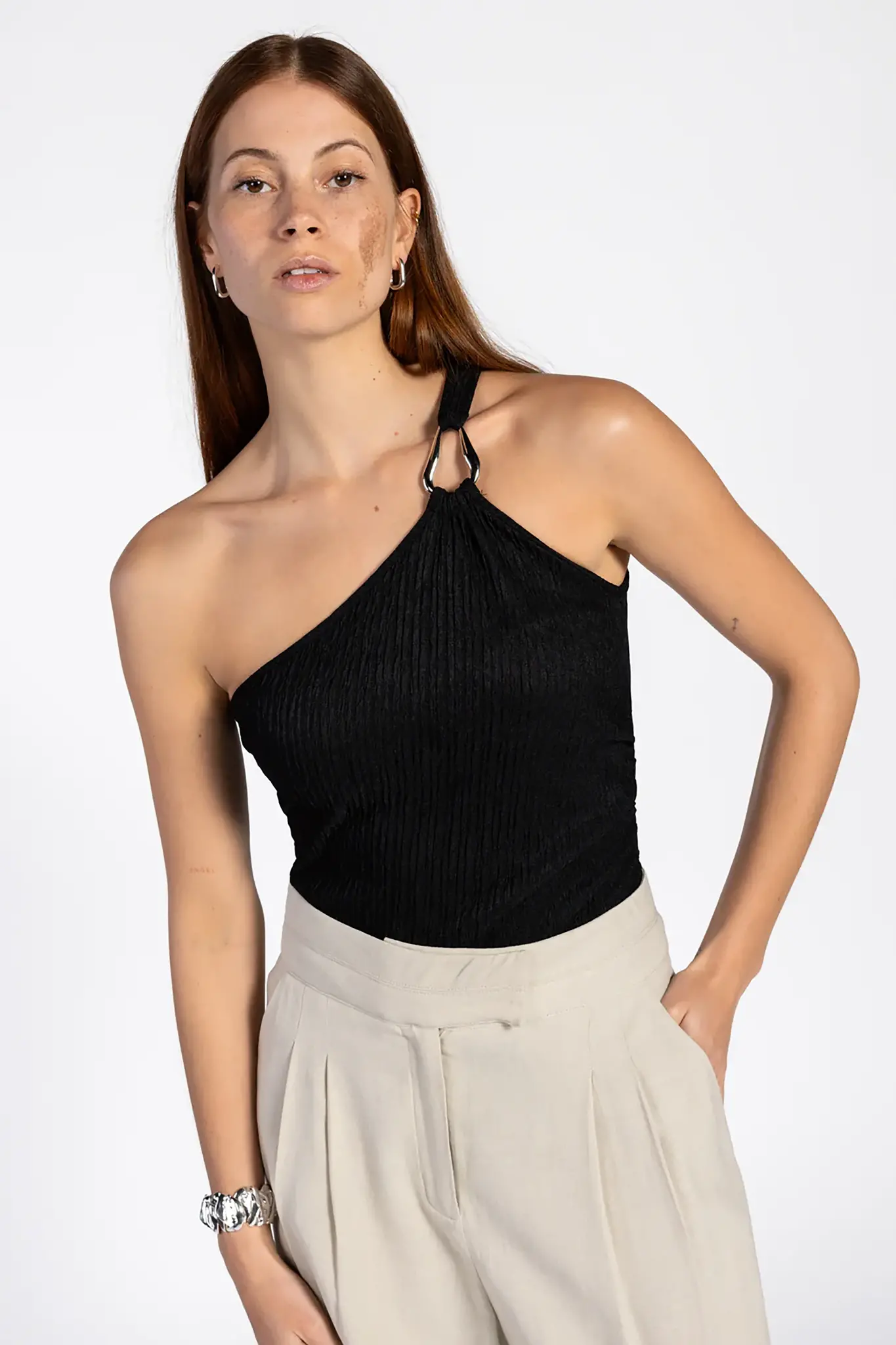 Aaiko Dyani top