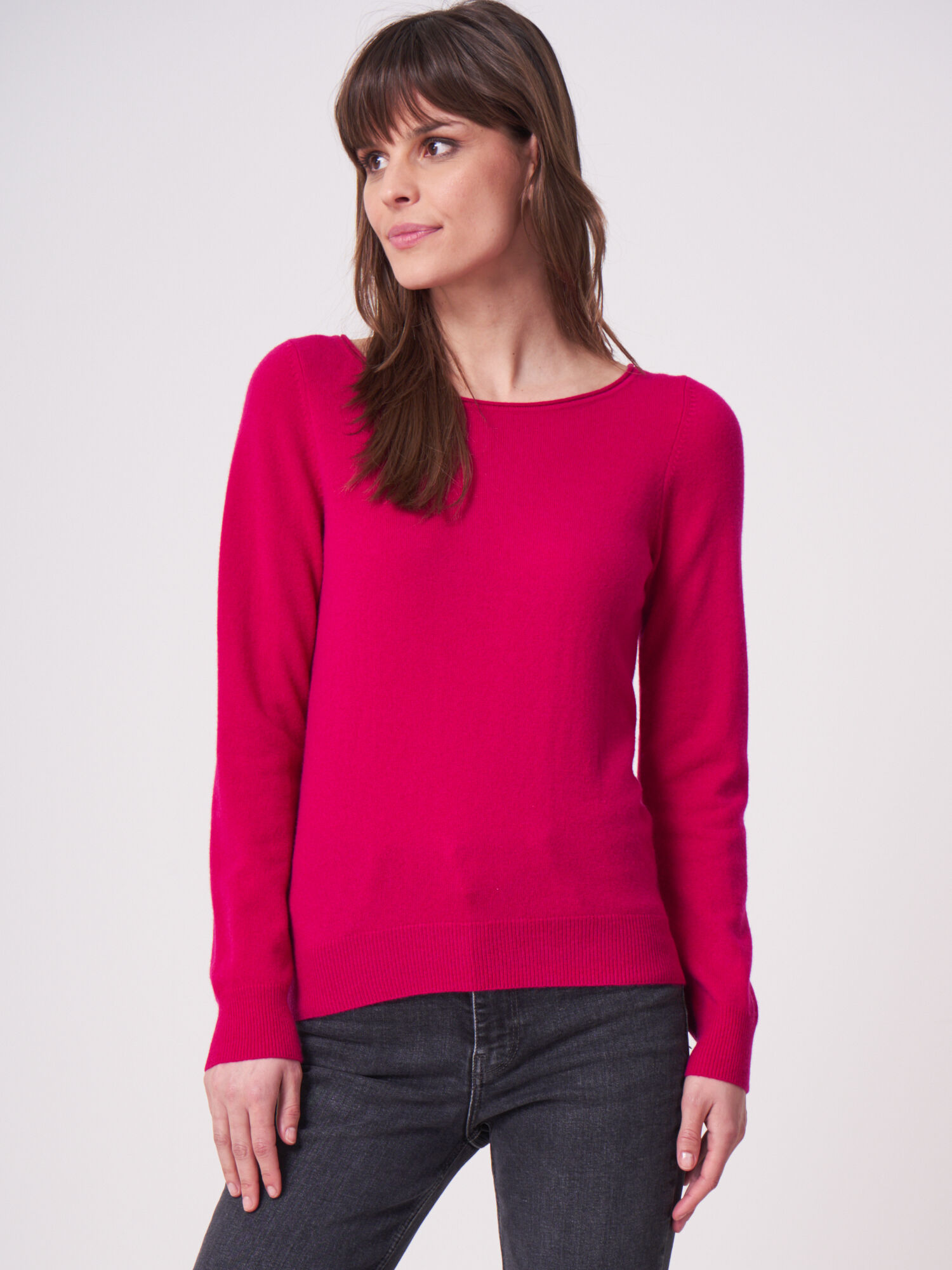 REPEAT cashmere Basic fijngebreide boothals trui van biologisch cashmere