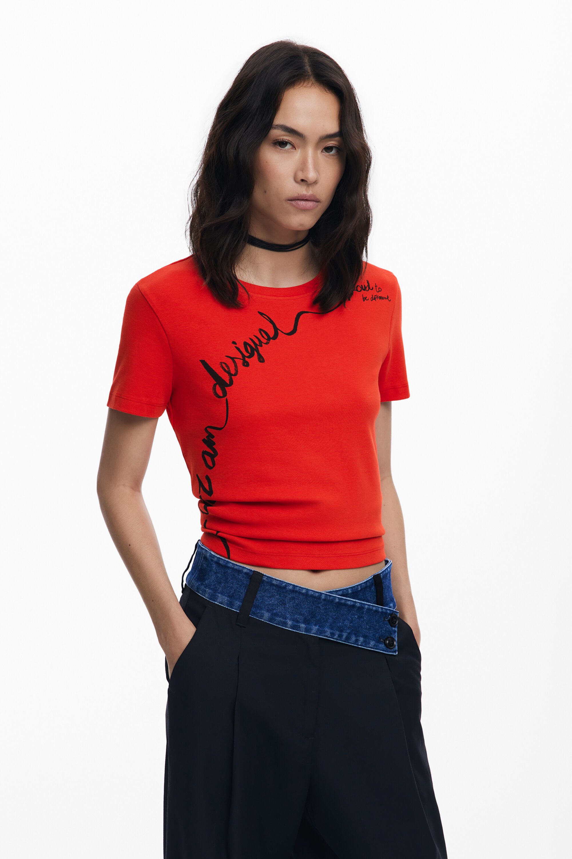 Desigual T-shirt met geborduurde zin - RED