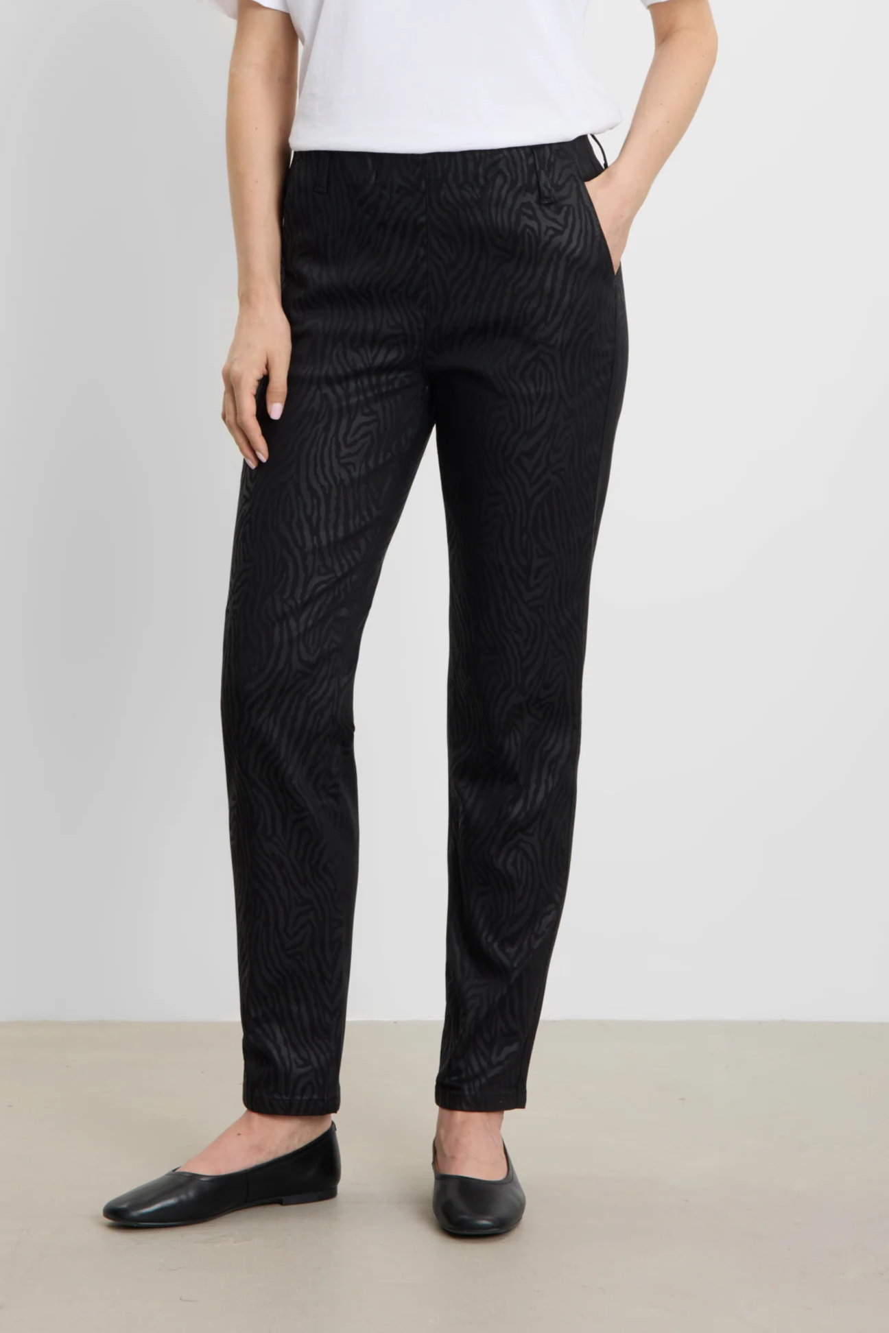 LAURIE Damen vegan Hose Taylor Regular Short LÃ¤nge Schwarz Zebra Print