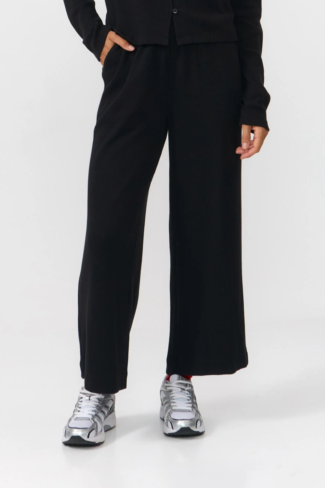 SUITE13LAB Damen vegan Hose Santa Schwarz