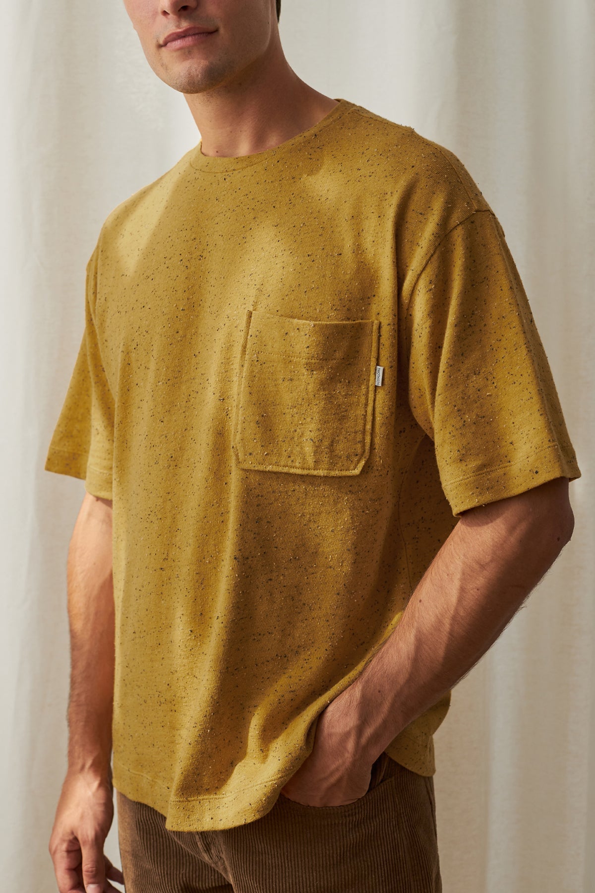 TWOTHIRDS Herren vegan T-Shirt Greystones Senf/Farbnoppen